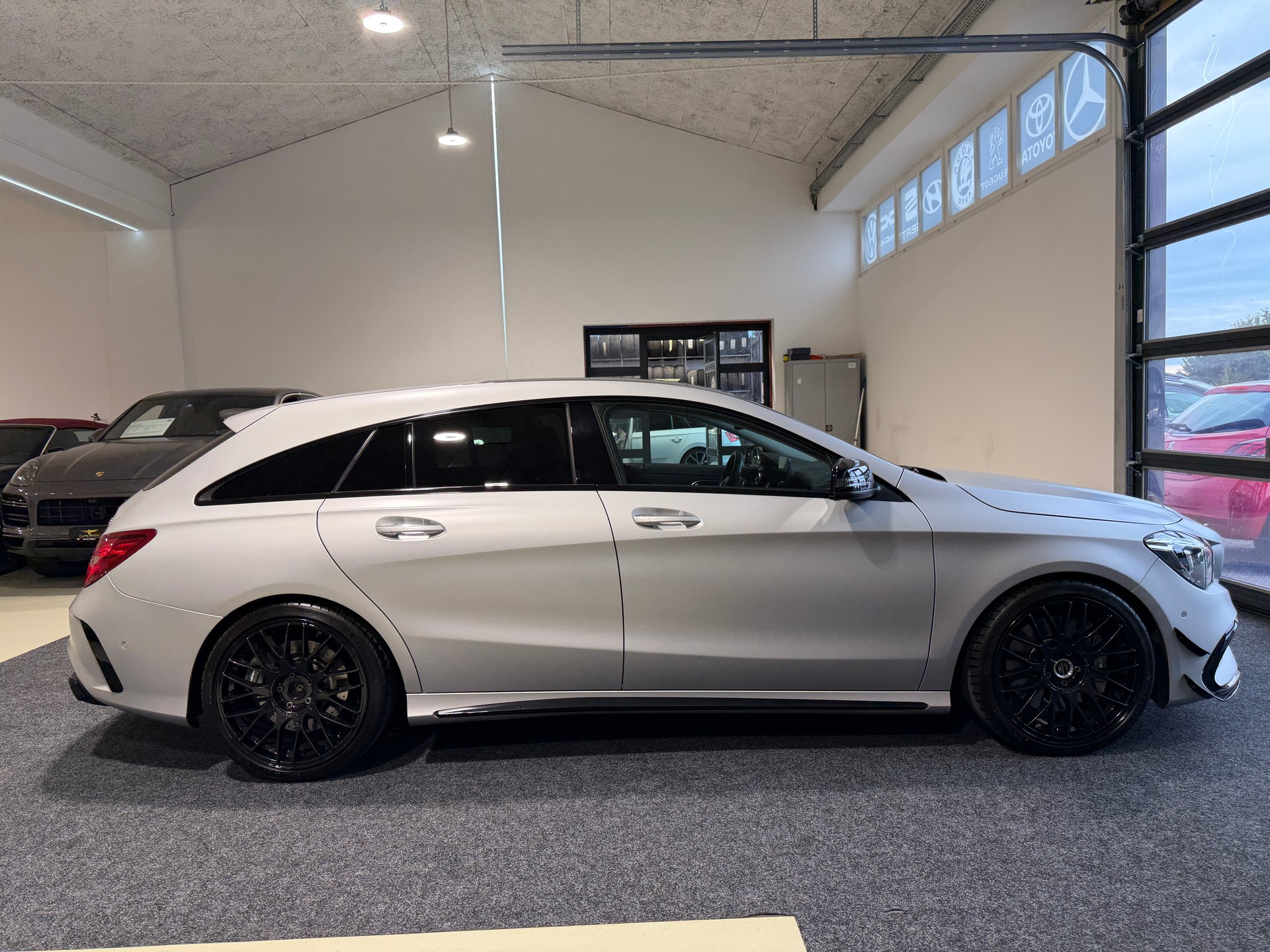 MERCEDES-BENZ CLA Shooting Brake 45 AMG 4Matic Speedshift-image-8