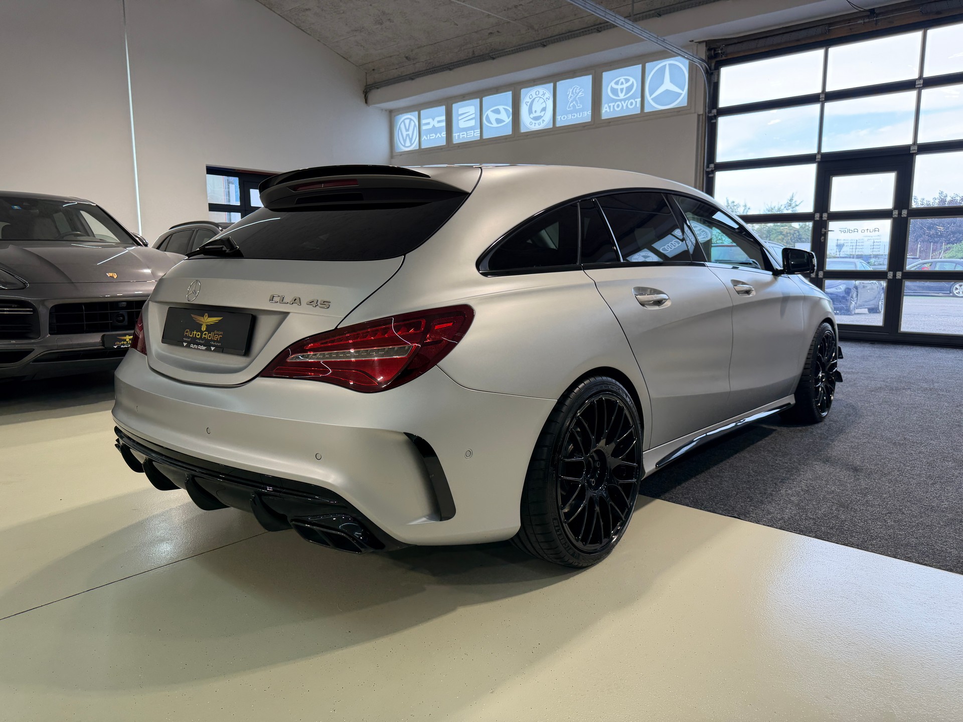 MERCEDES-BENZ CLA Shooting Brake 45 AMG 4Matic Speedshift-image-4