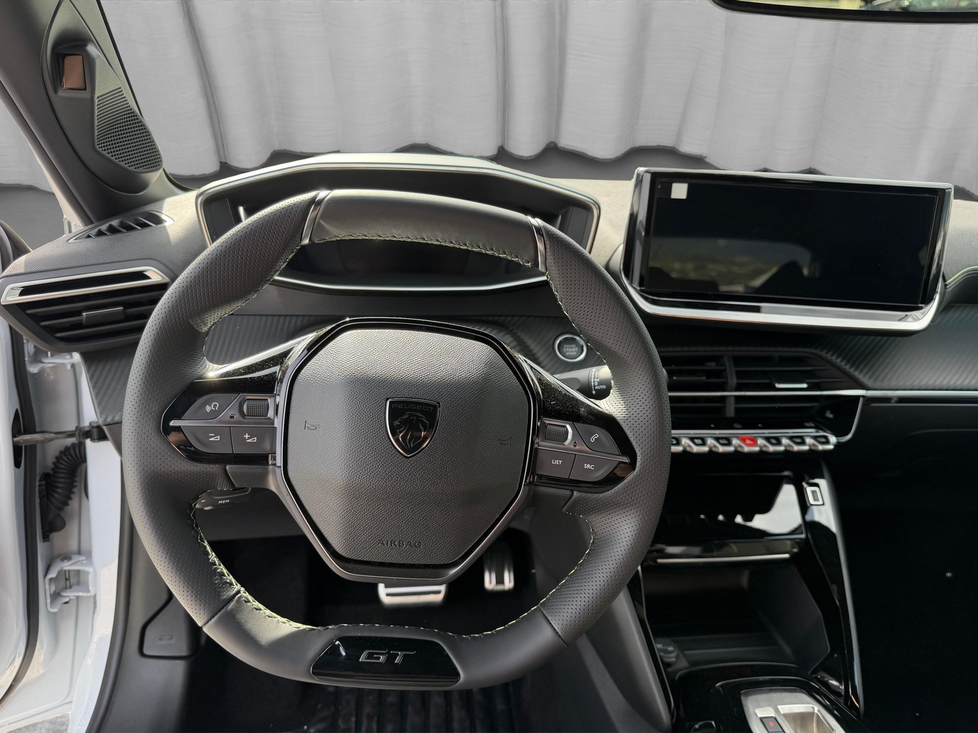 PEUGEOT 208 1.2 MHEV 145 GT Exclusive-image-11