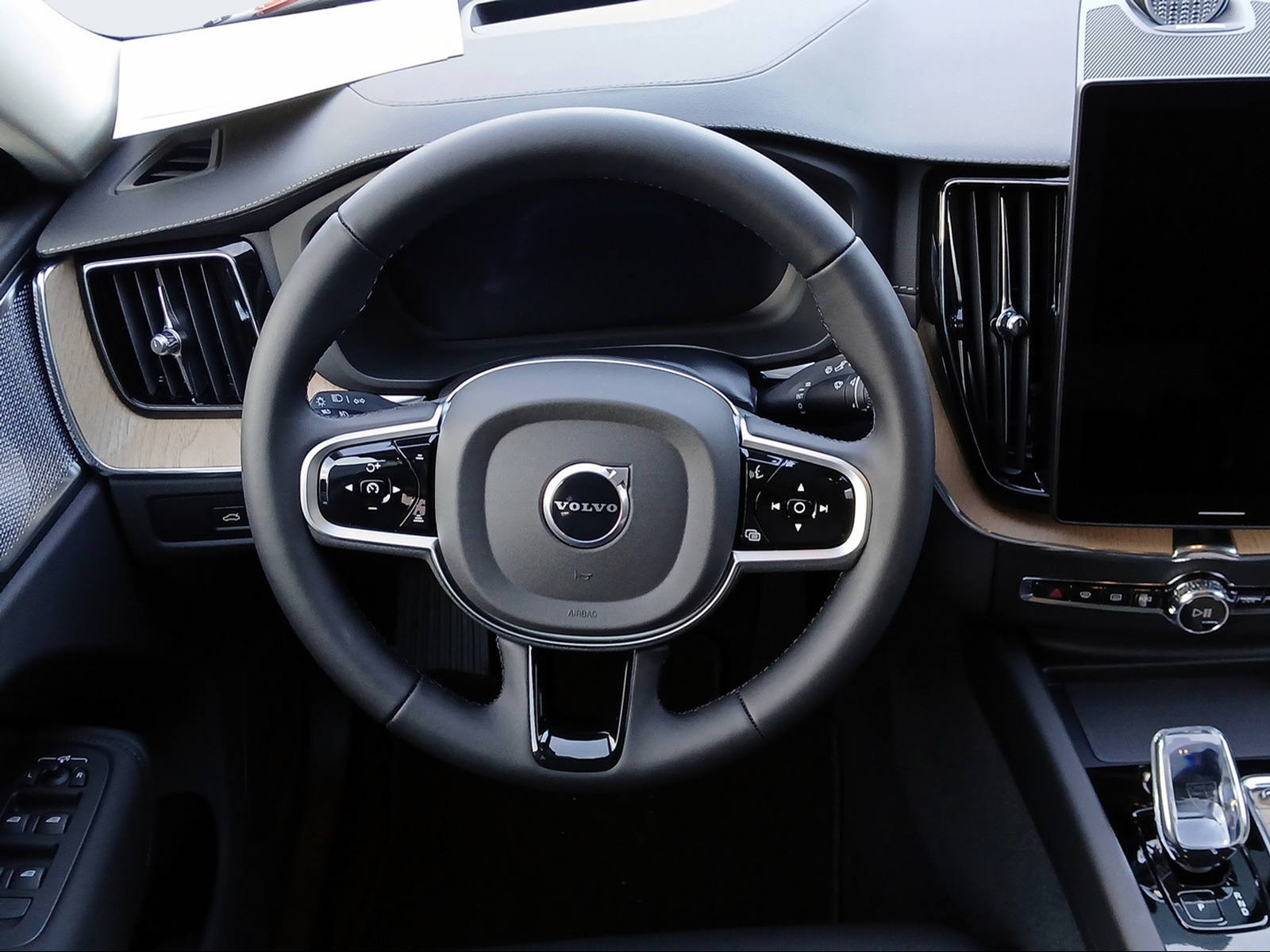 VOLVO XC60 2.0 T6 TE Ultra Dark eAWD-image-14