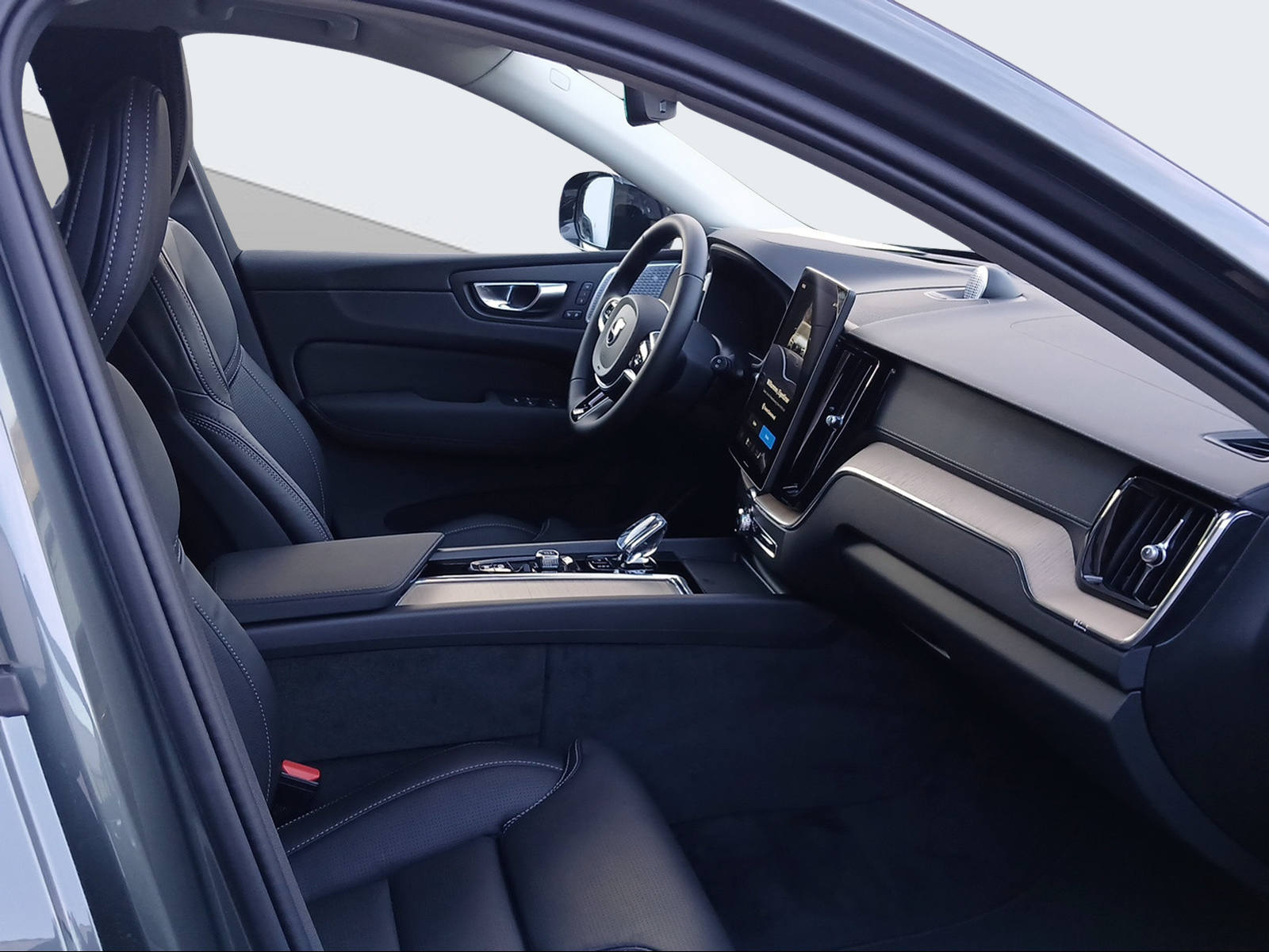 VOLVO XC60 2.0 T6 TE Ultra Dark eAWD-image-13