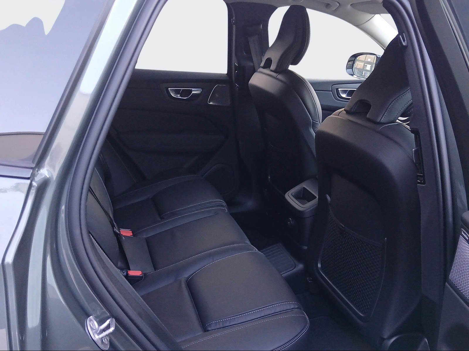 VOLVO XC60 2.0 T6 TE Ultra Dark eAWD-image-12