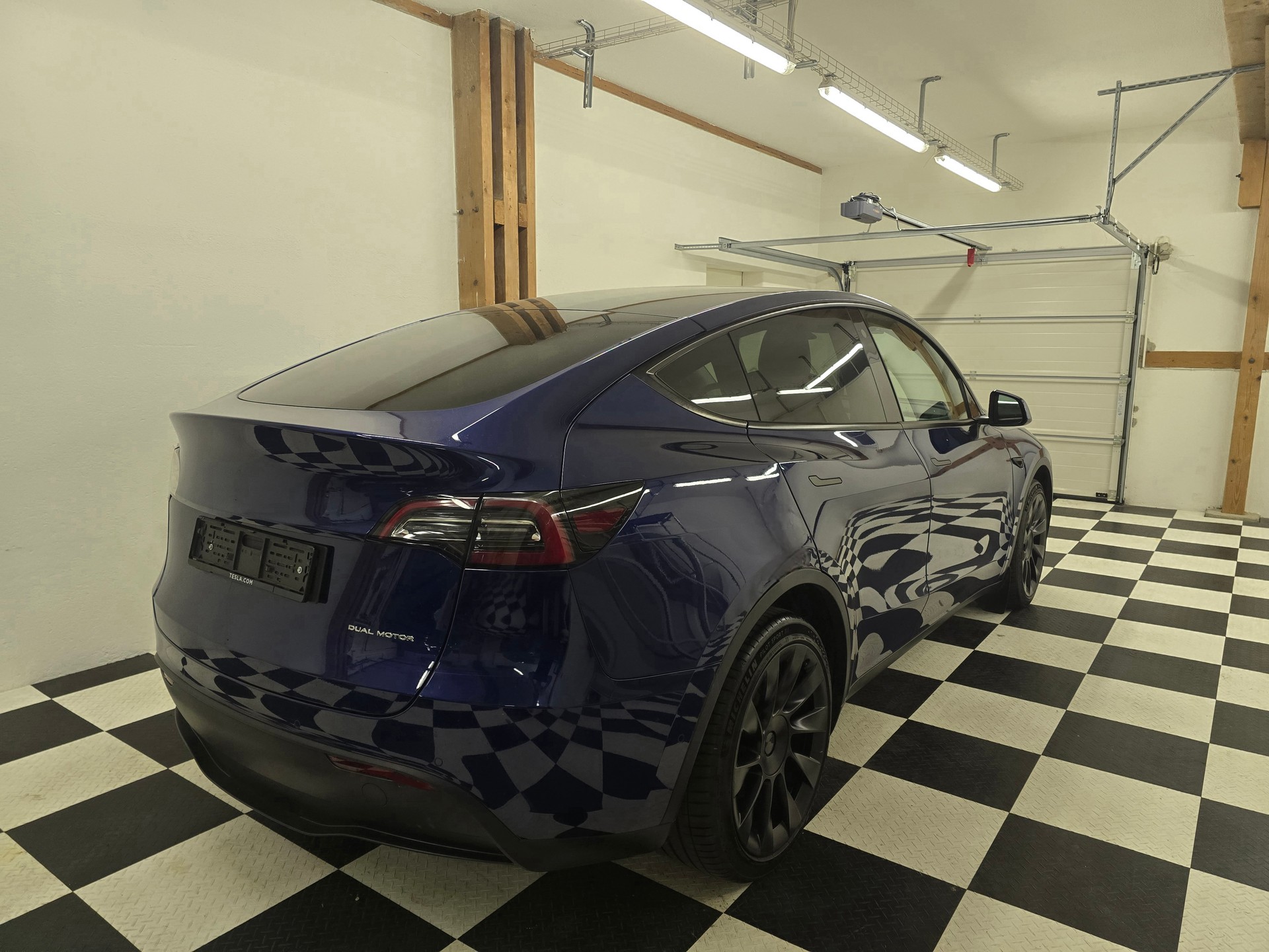 TESLA Model Y Long Range-image-7