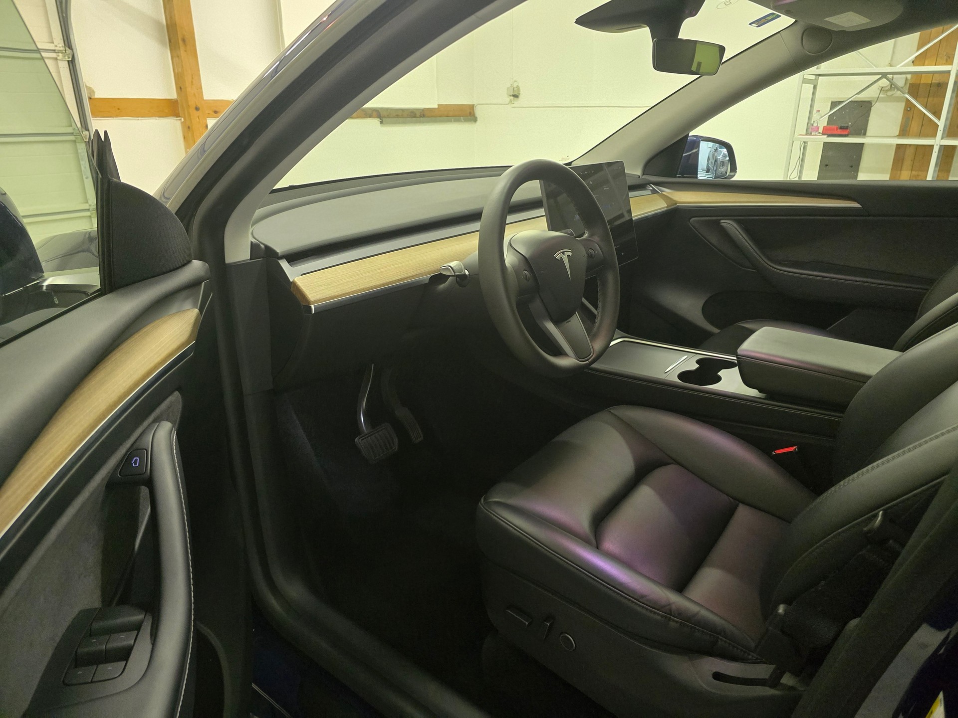 TESLA Model Y Long Range-image-10