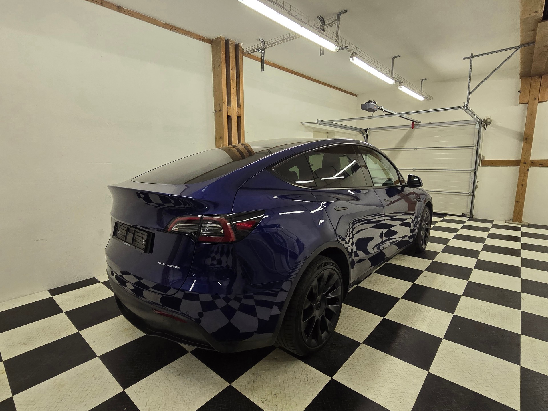 TESLA Model Y Long Range-image-9