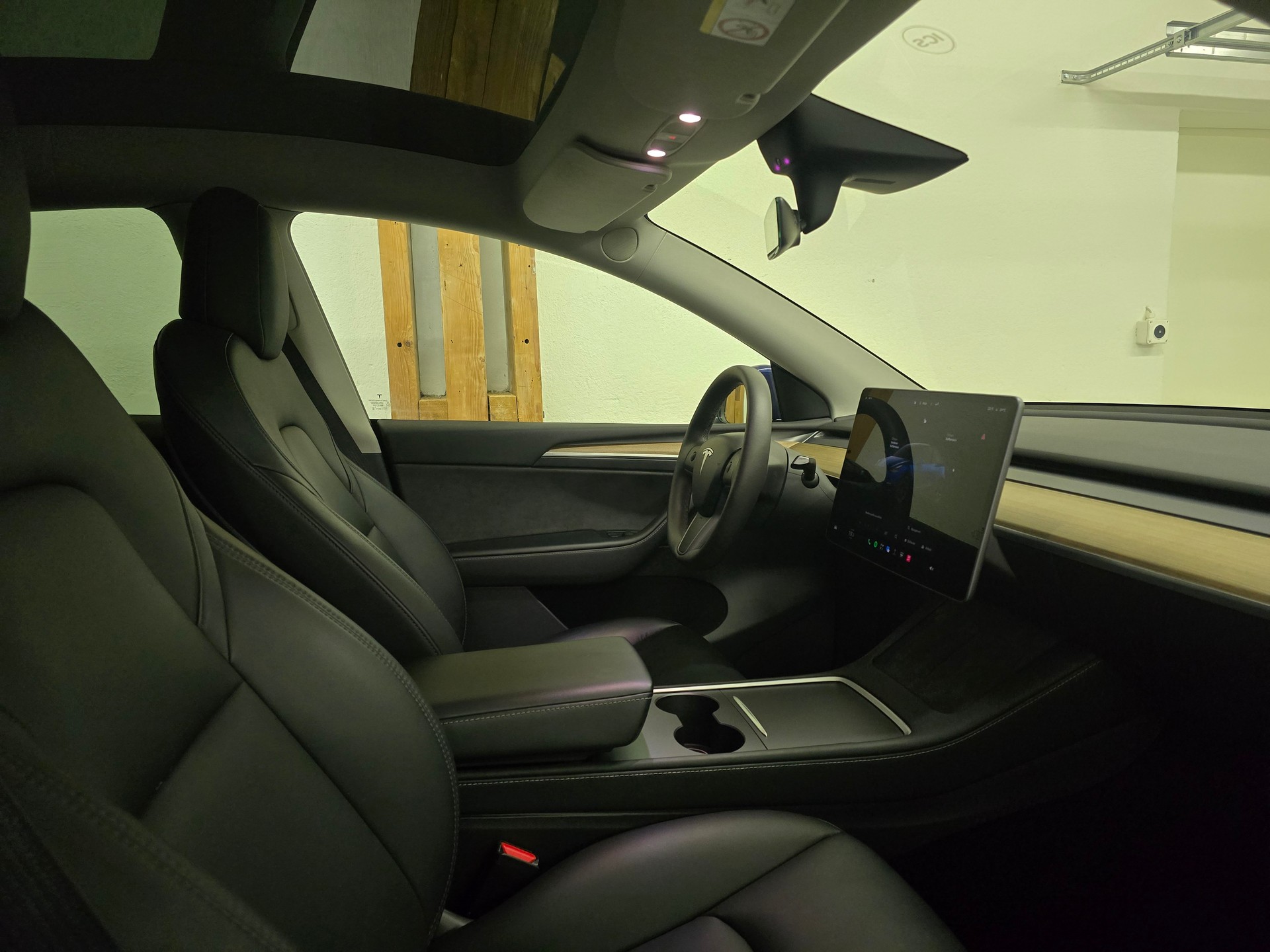 TESLA Model Y Long Range-image-11