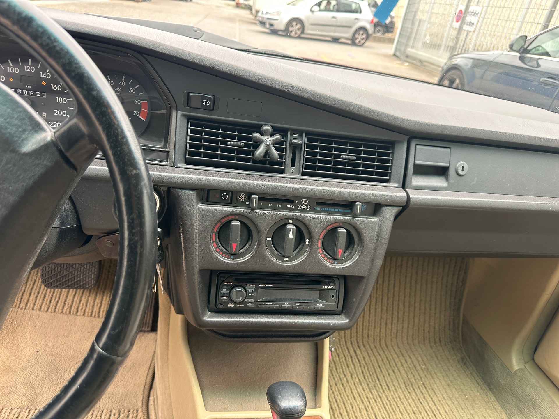 MERCEDES-BENZ 190 E 2.3-image-5