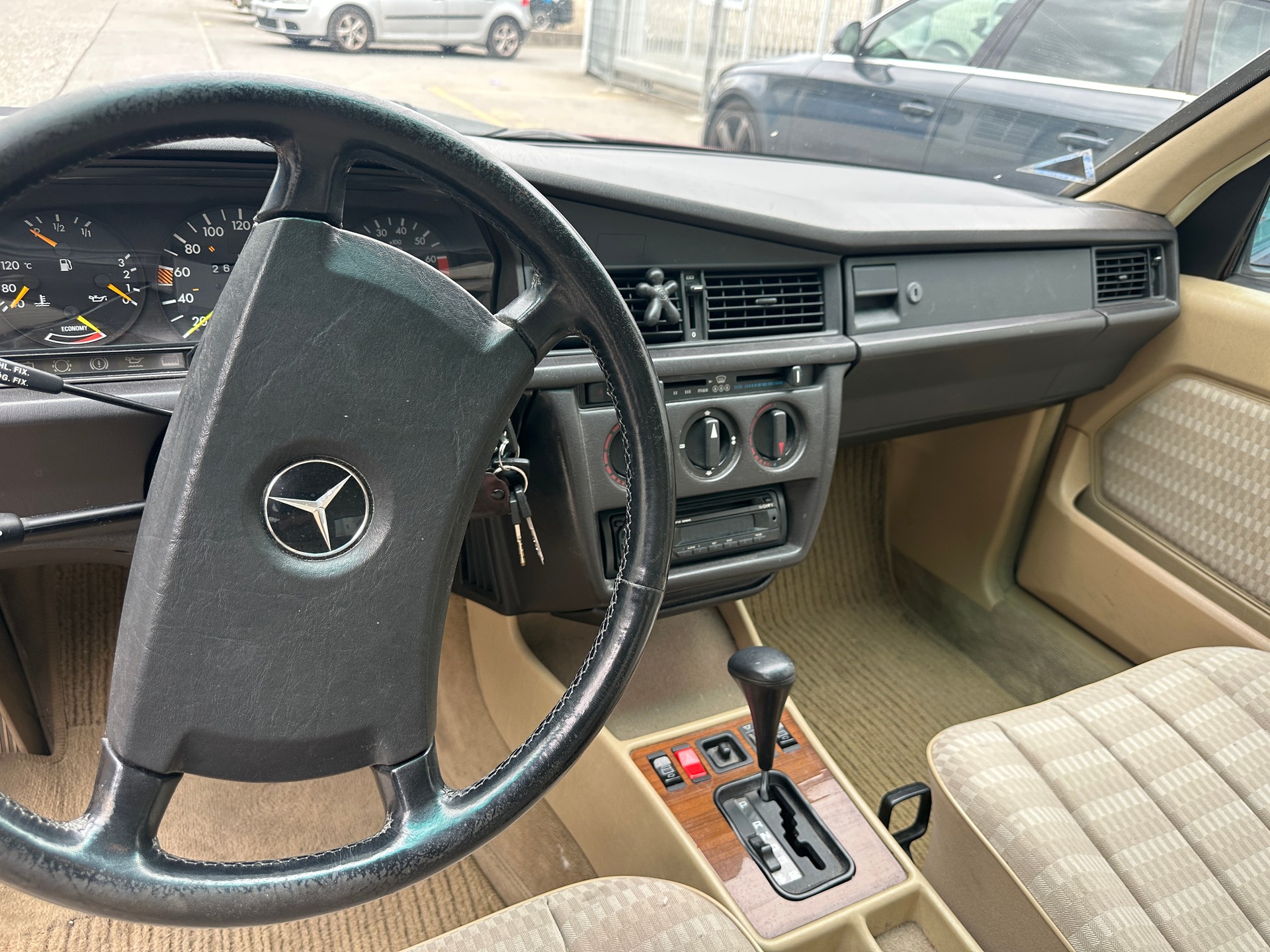 MERCEDES-BENZ 190 E 2.3-image-4