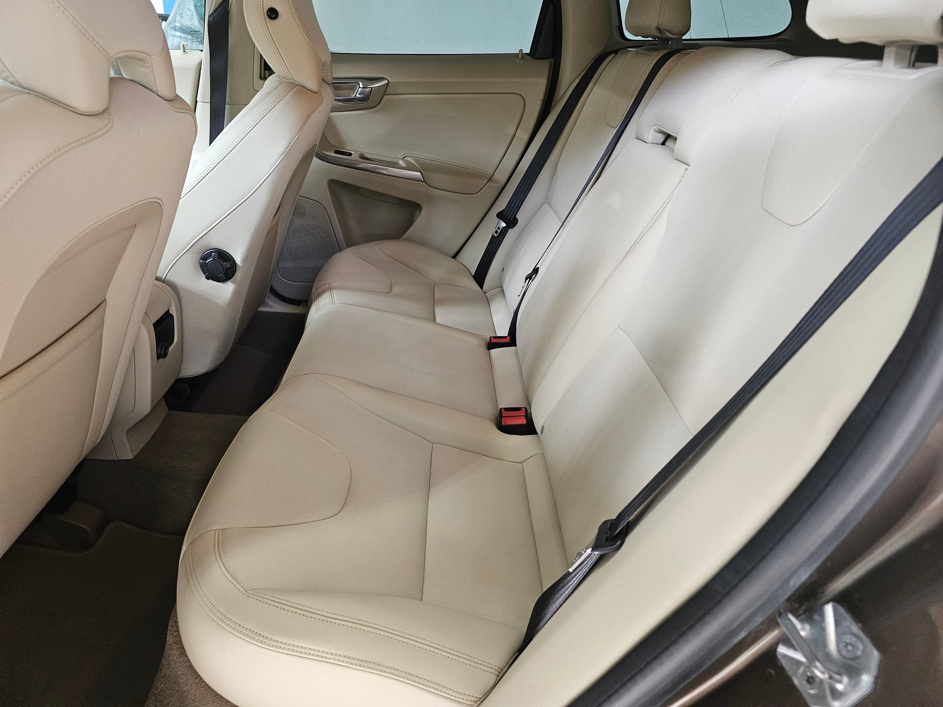VOLVO XC60 T5 Kinetic Powershift-image-2