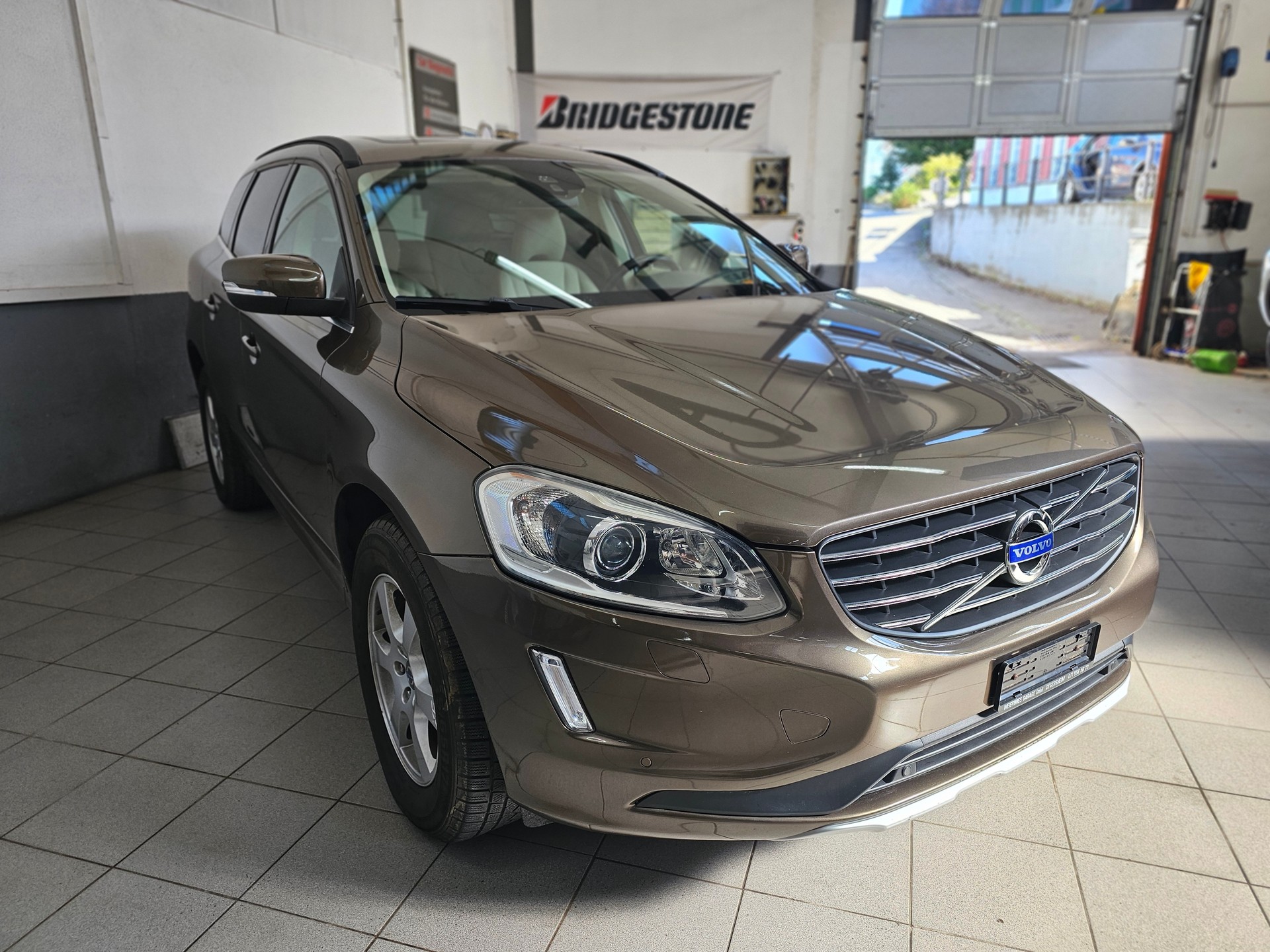 VOLVO XC60 T5 Kinetic Powershift-image-0