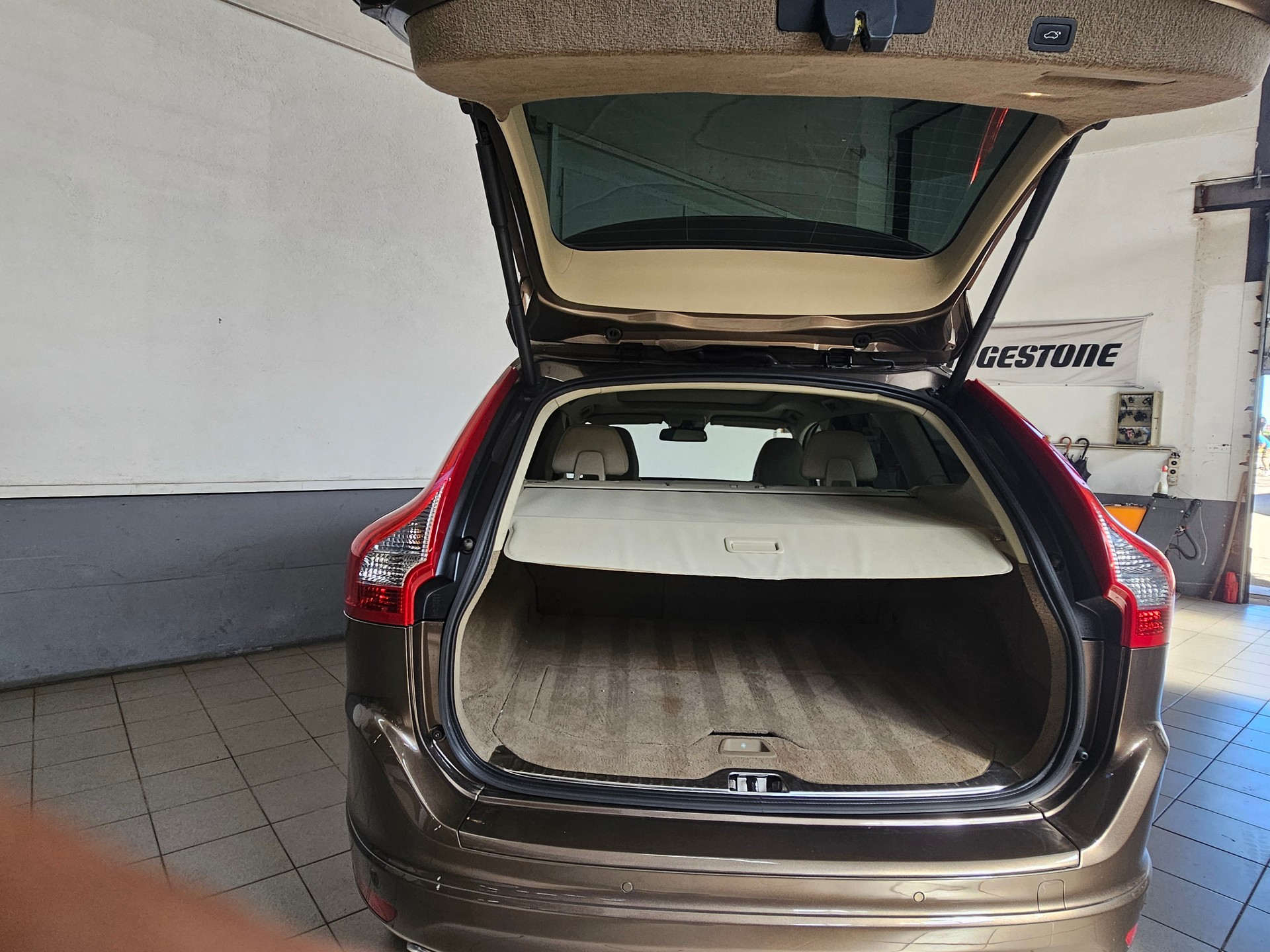 VOLVO XC60 T5 Kinetic Powershift-image-7