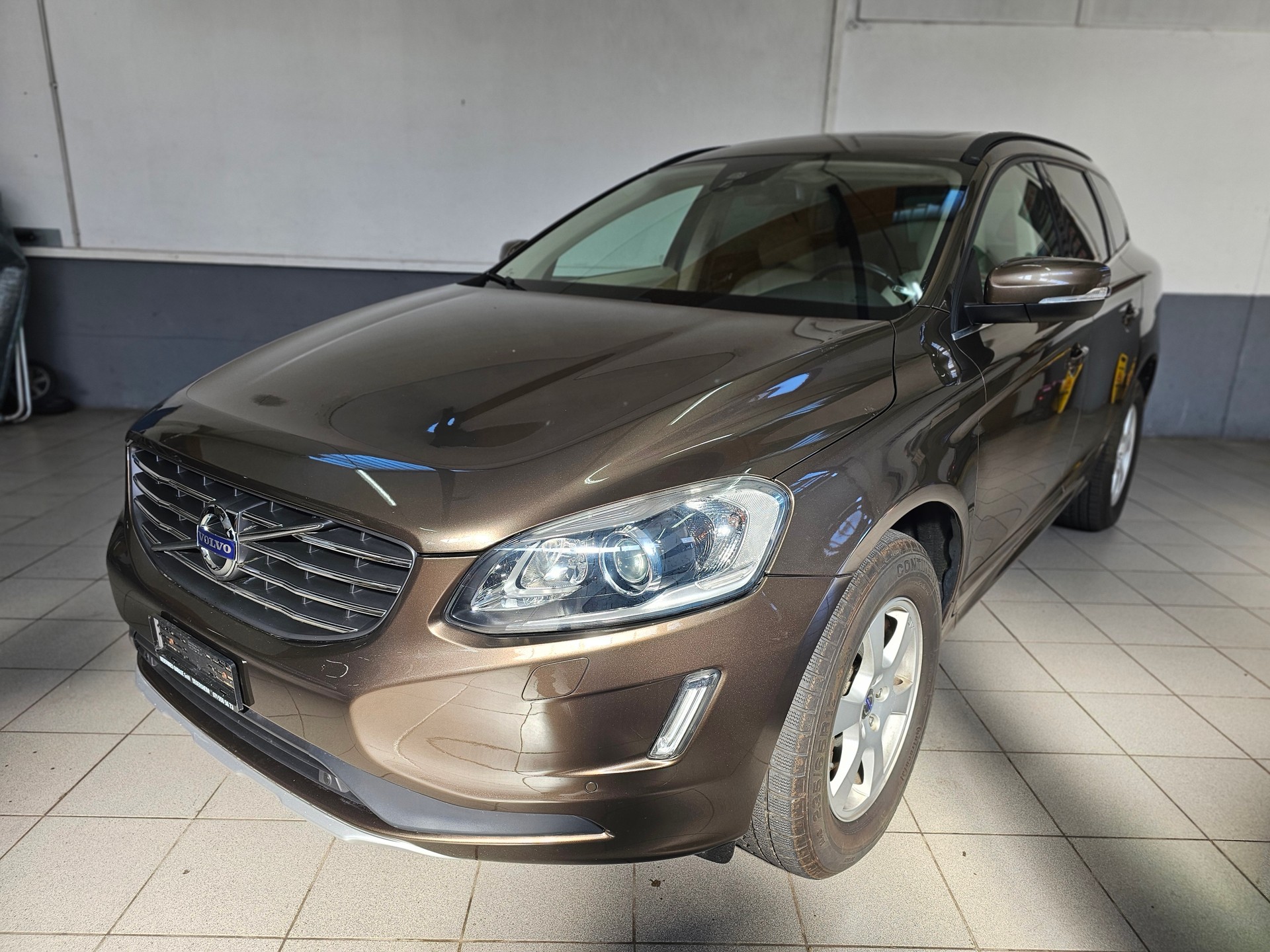 VOLVO XC60 T5 Kinetic Powershift-image-1