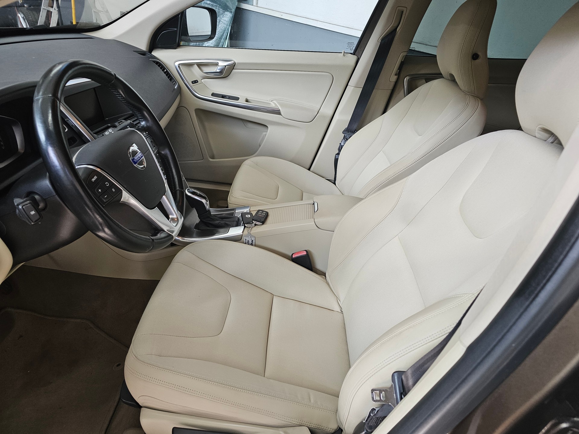 VOLVO XC60 T5 Kinetic Powershift-image-3