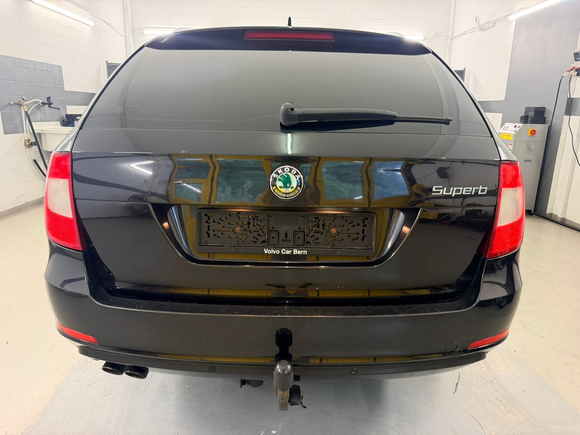 SKODA Superb Combi 2.0 TDi Laurin & Klement-image-4