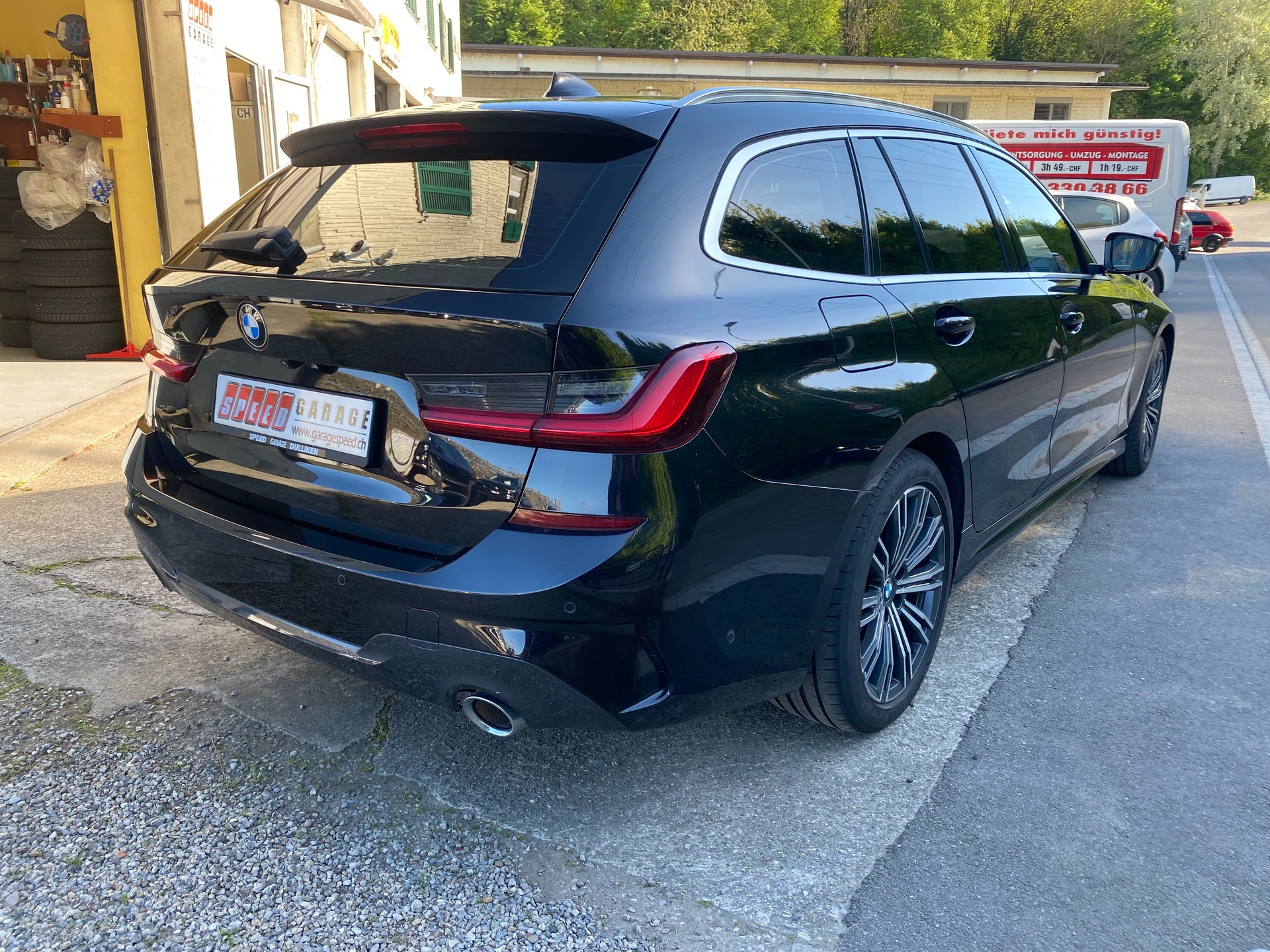 BMW 320d xDrive 48V Touring M Sport Steptronic-image-2