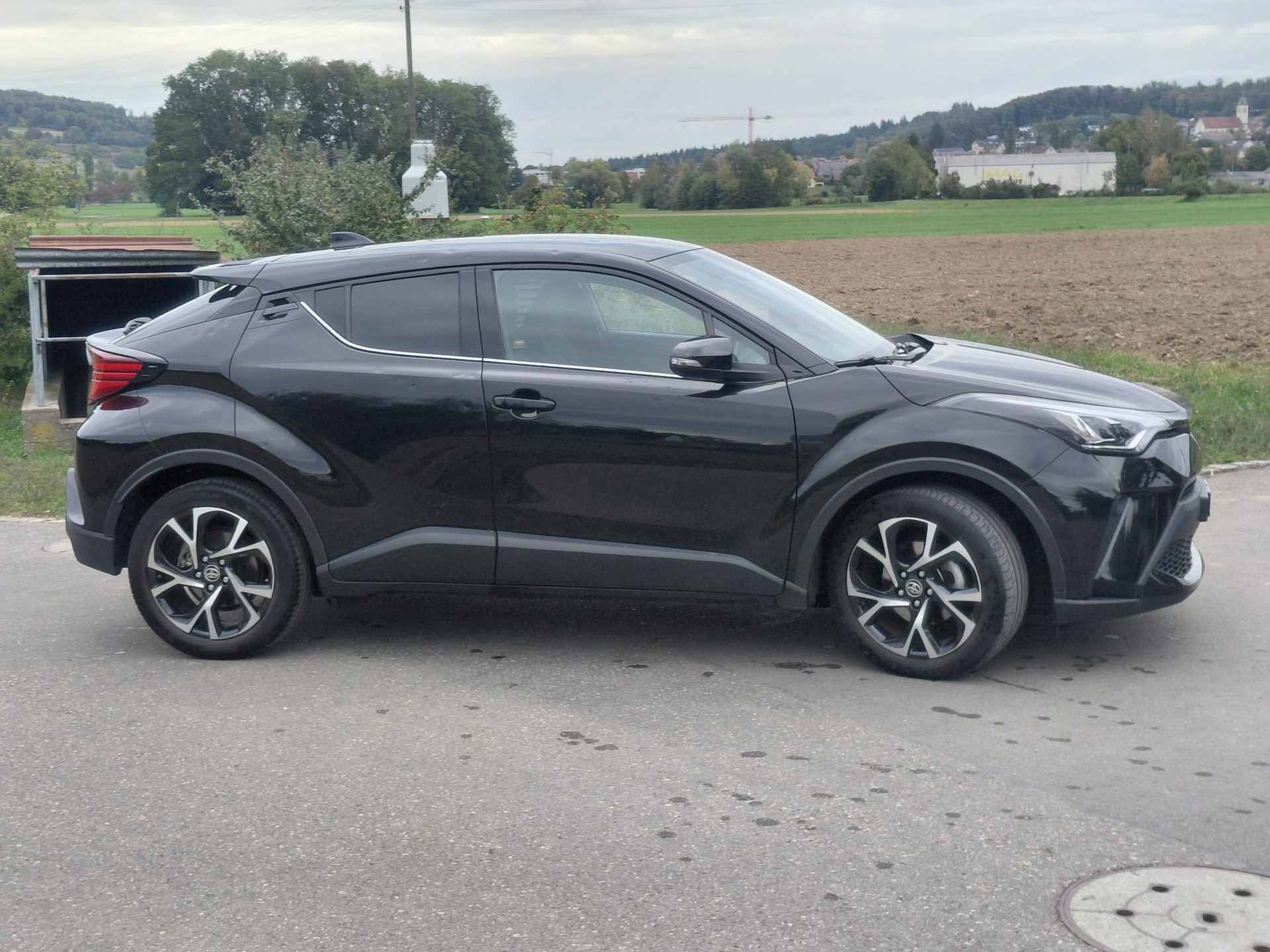 TOYOTA C-HR 1.8 HSD CVT Comfort-image-5