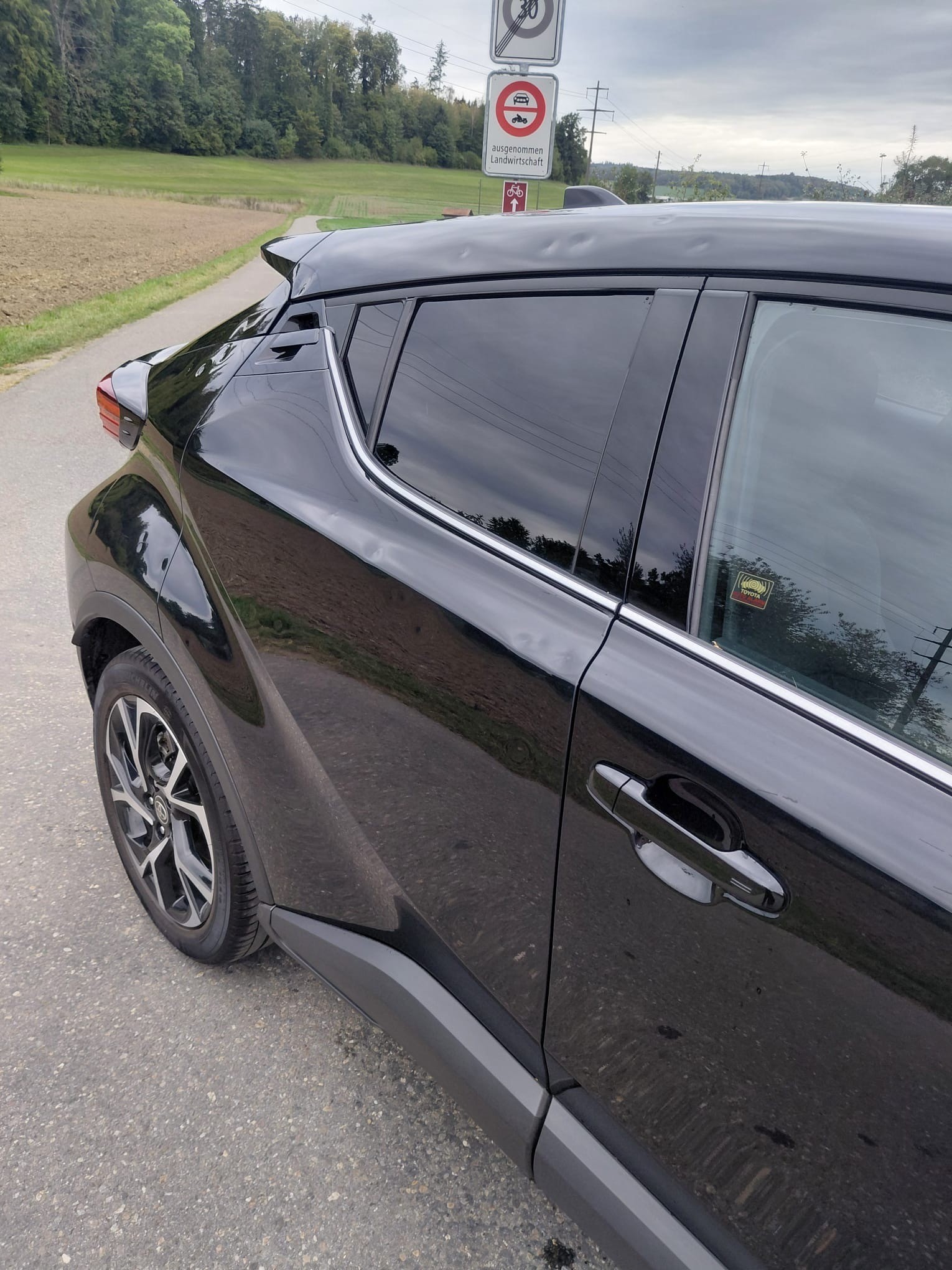 TOYOTA C-HR 1.8 HSD CVT Comfort-image-4