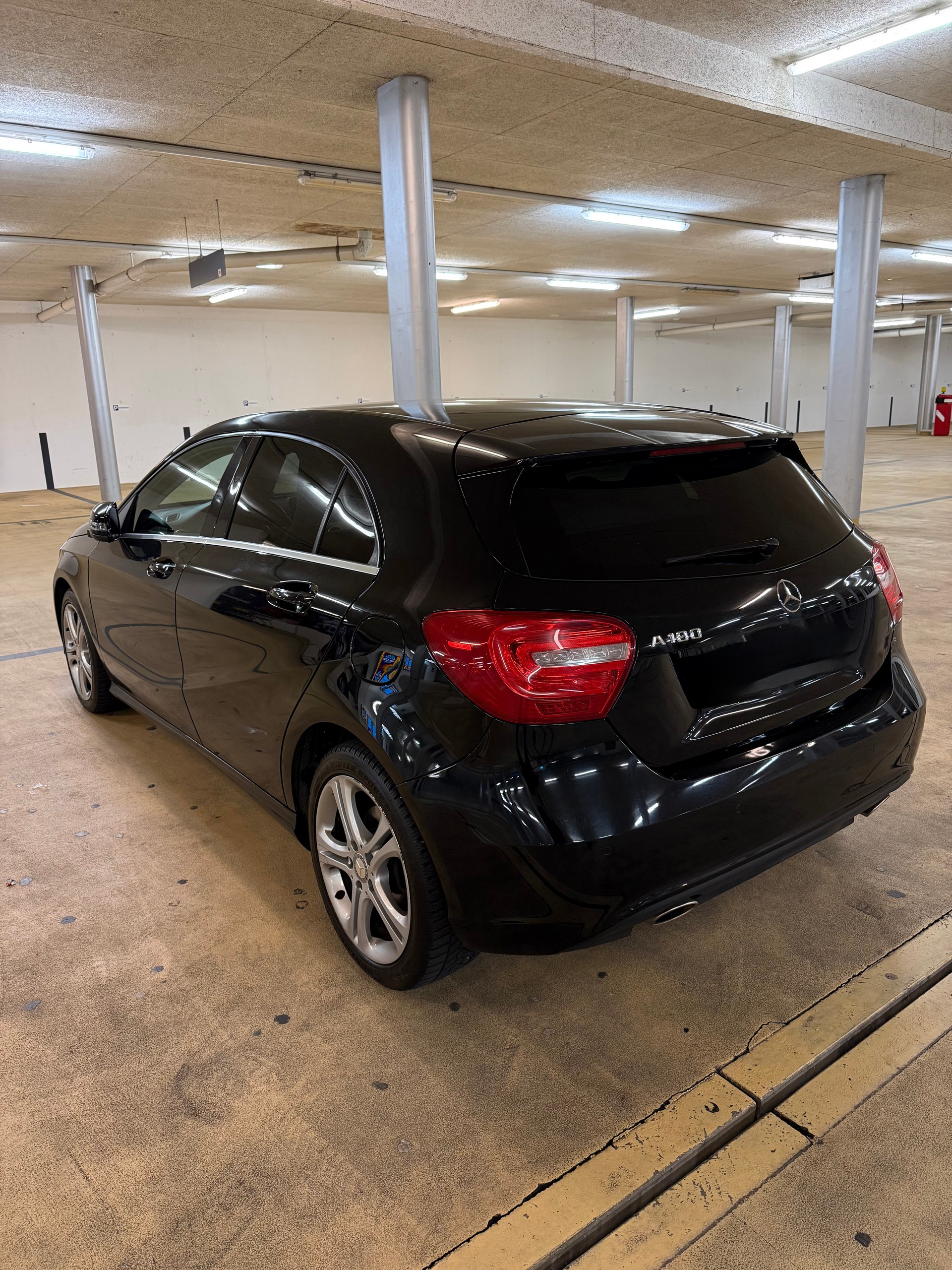 MERCEDES-BENZ A 180 BlueEF Edition-image-1