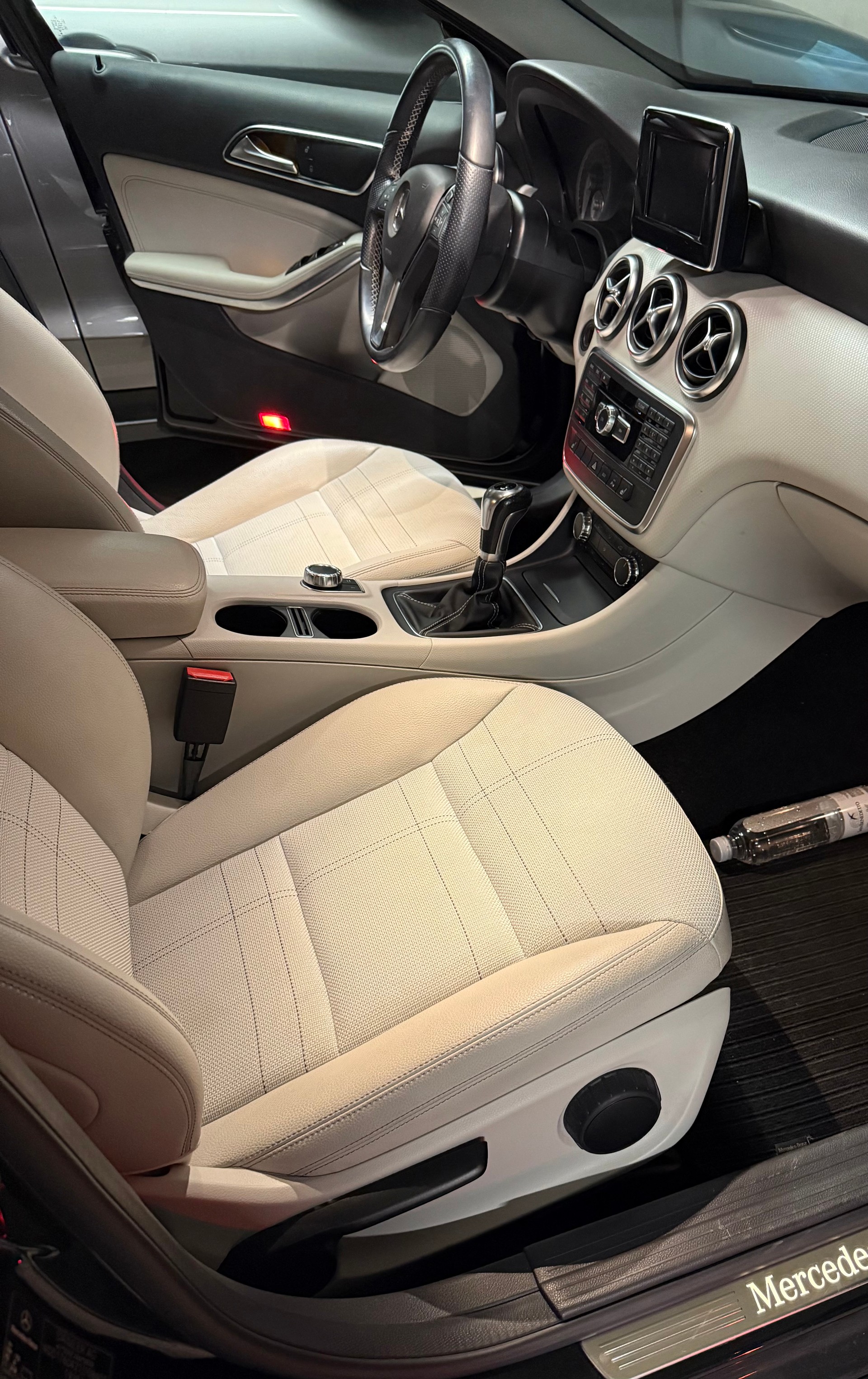 MERCEDES-BENZ A 180 BlueEF Edition-image-2