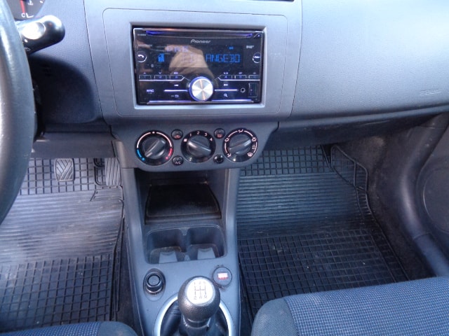 SUZUKI Swift 1.3i 16V GL Top 4x4-image-8