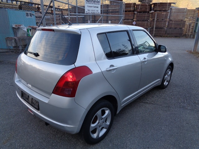 SUZUKI Swift 1.3i 16V GL Top 4x4-image-3