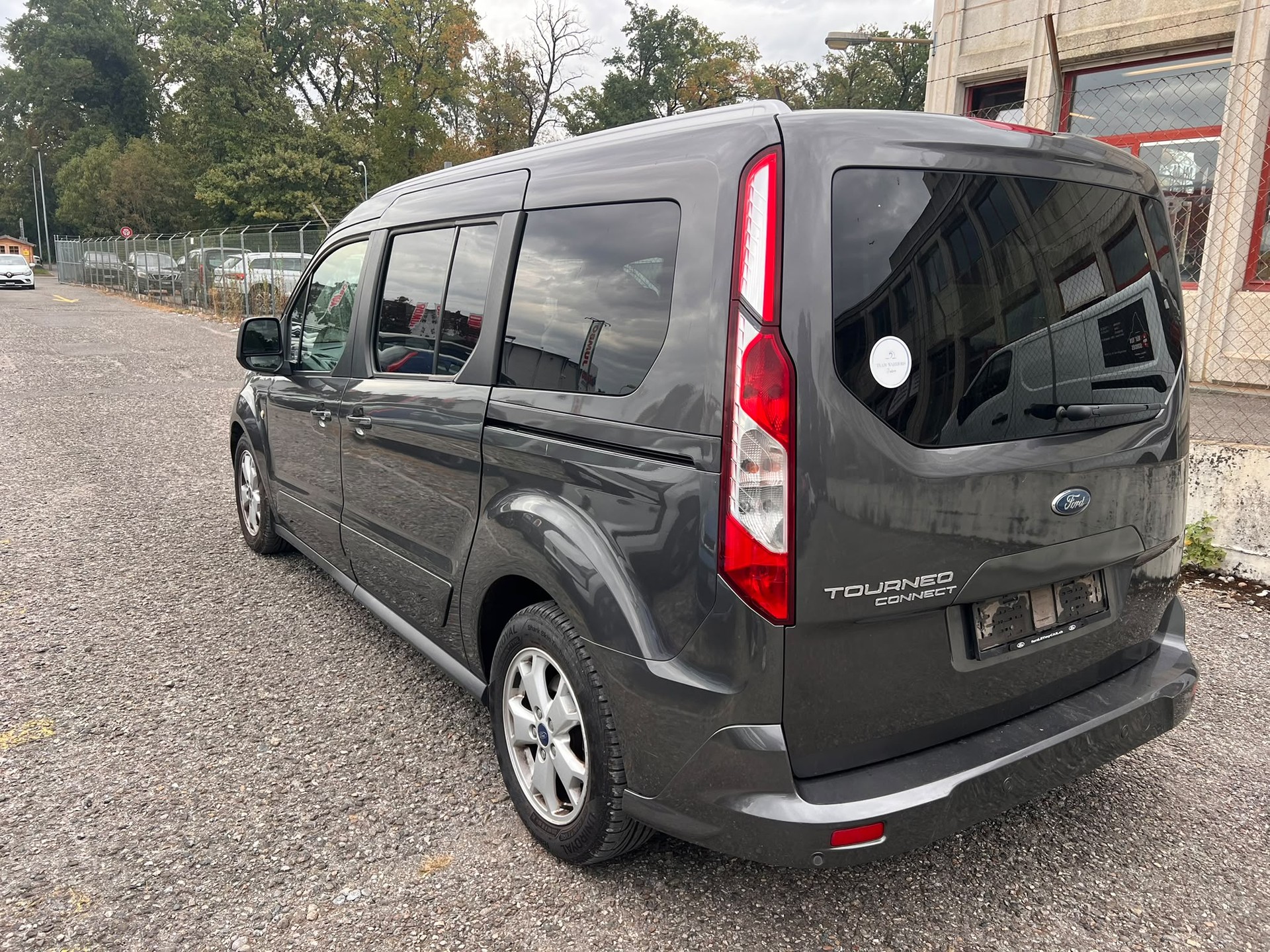 FORD Grand Tourneo Connect 1.5 TDCi Titanium Powershift-image-12