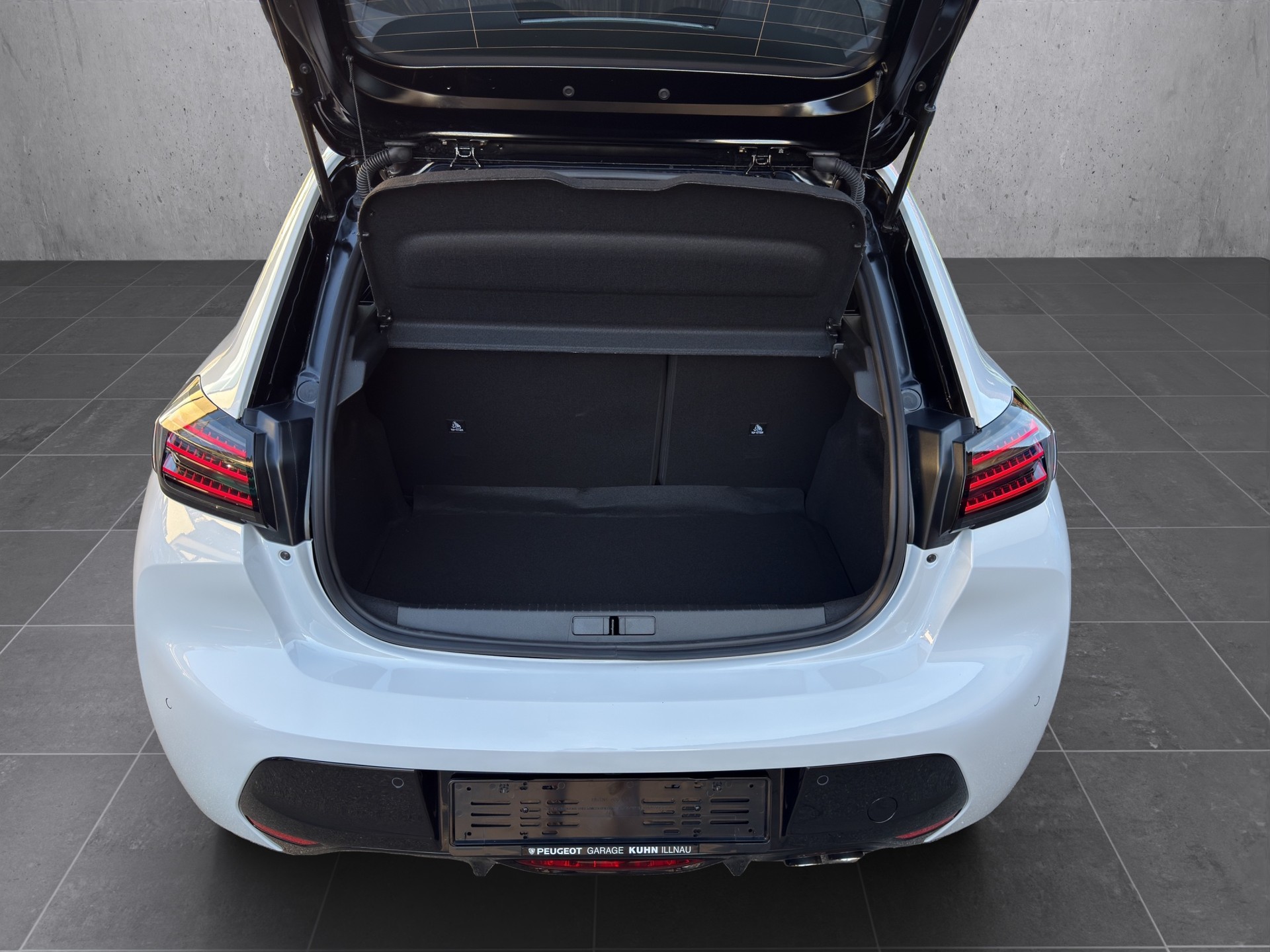 PEUGEOT 208 1.2 Hybrid 145 GT Exclusive-image-18