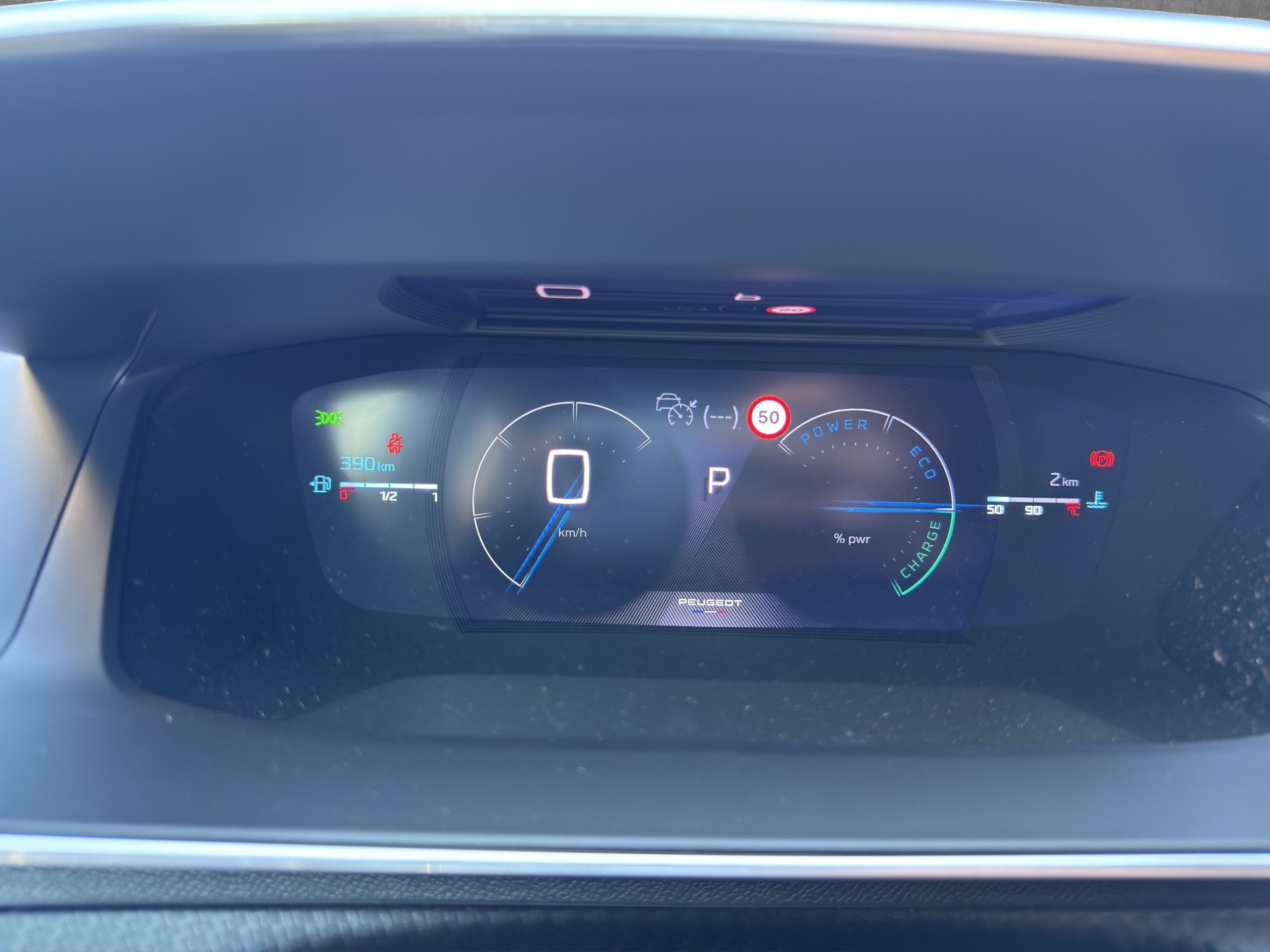 PEUGEOT 208 1.2 Hybrid 145 GT Exclusive-image-12