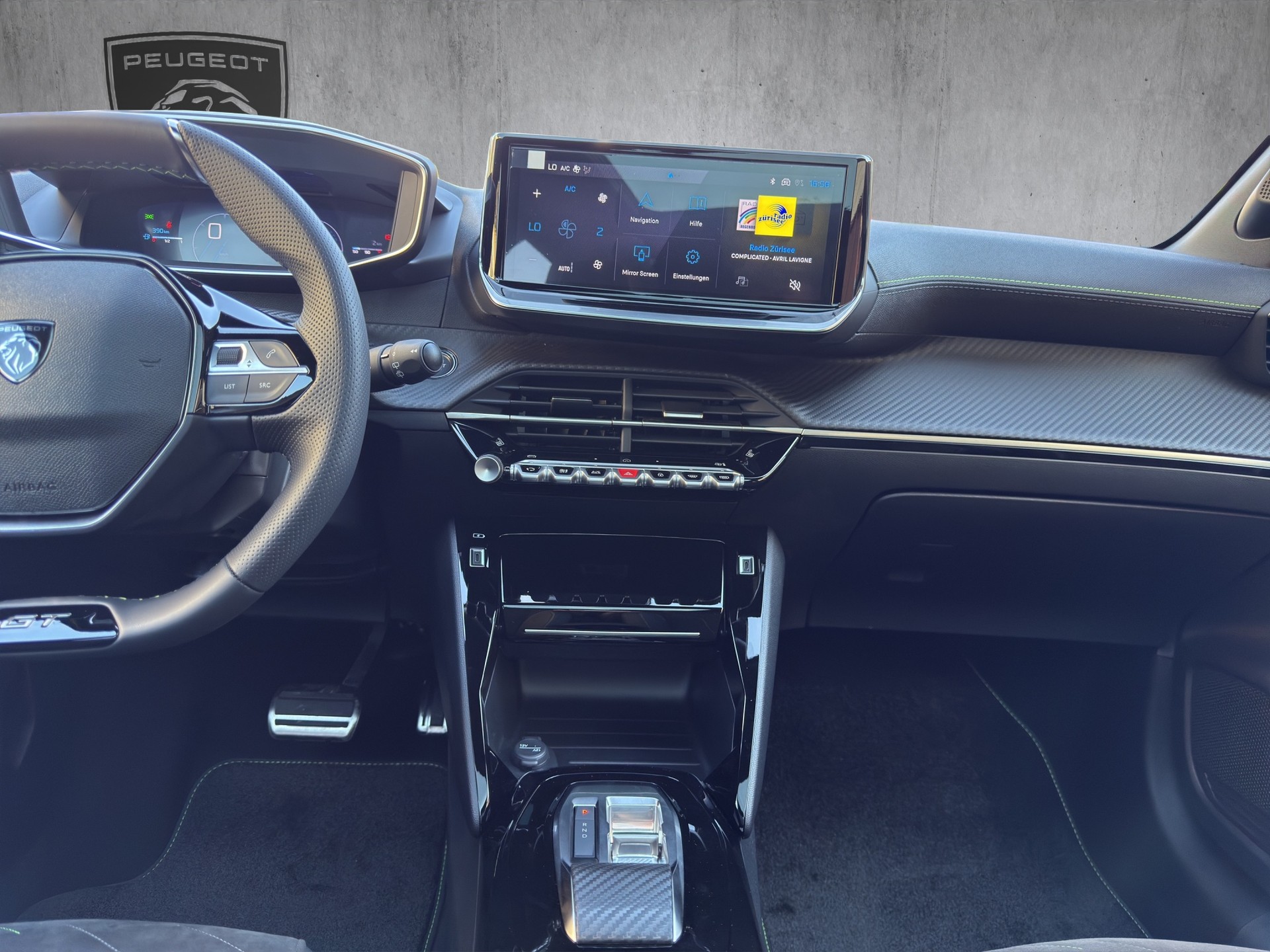 PEUGEOT 208 1.2 Hybrid 145 GT Exclusive-image-13