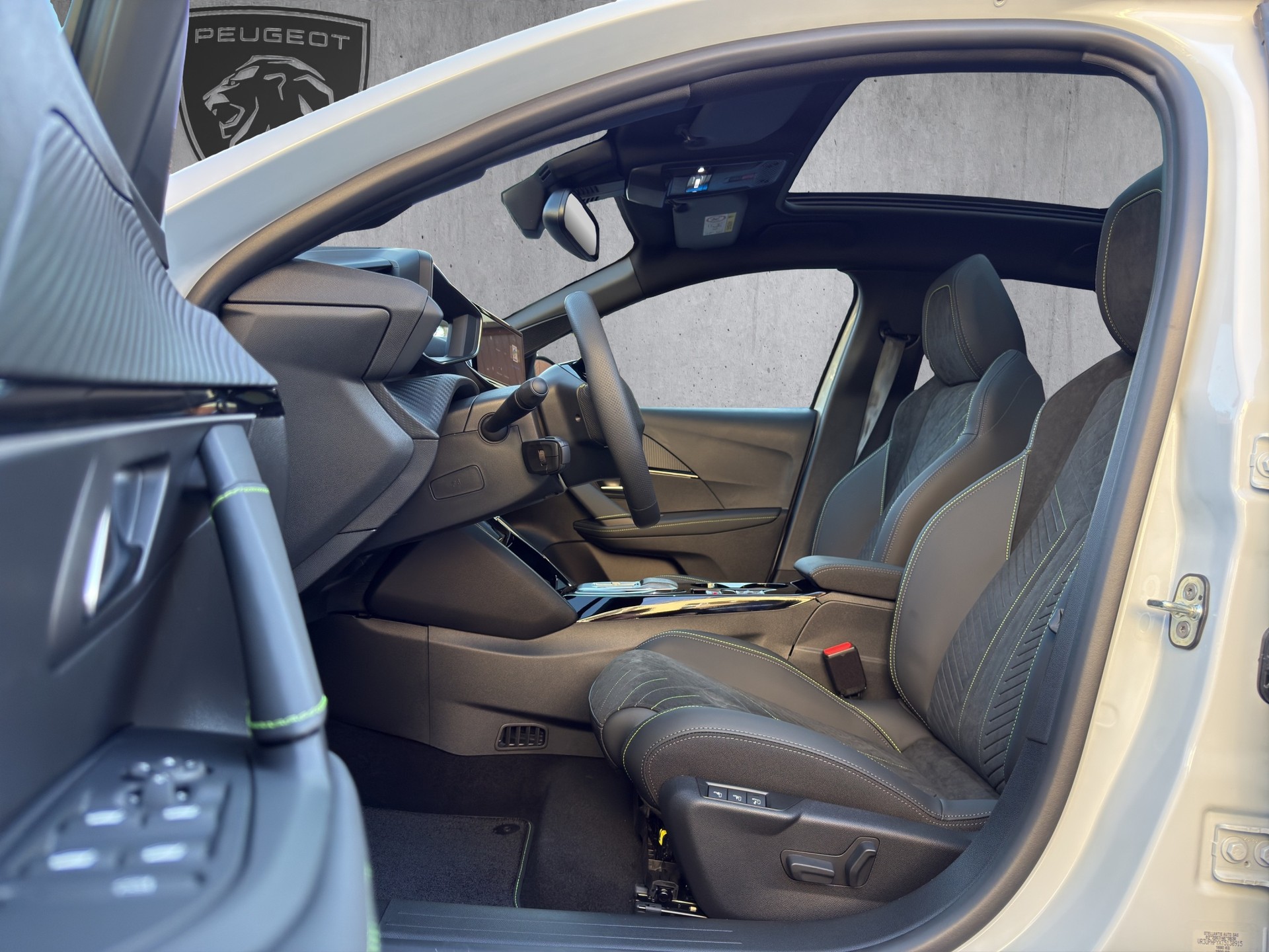 PEUGEOT 208 1.2 Hybrid 145 GT Exclusive-image-8