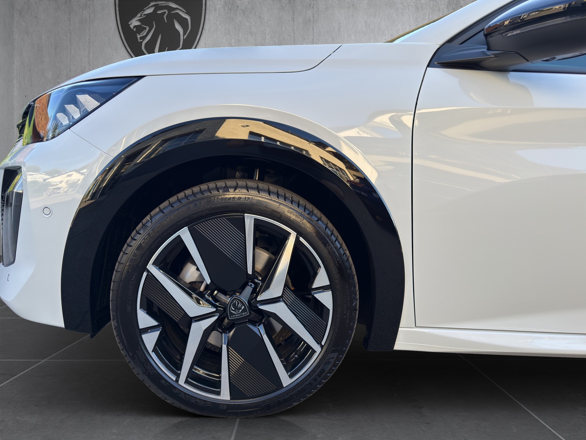 PEUGEOT 208 1.2 Hybrid 145 GT Exclusive-image-19