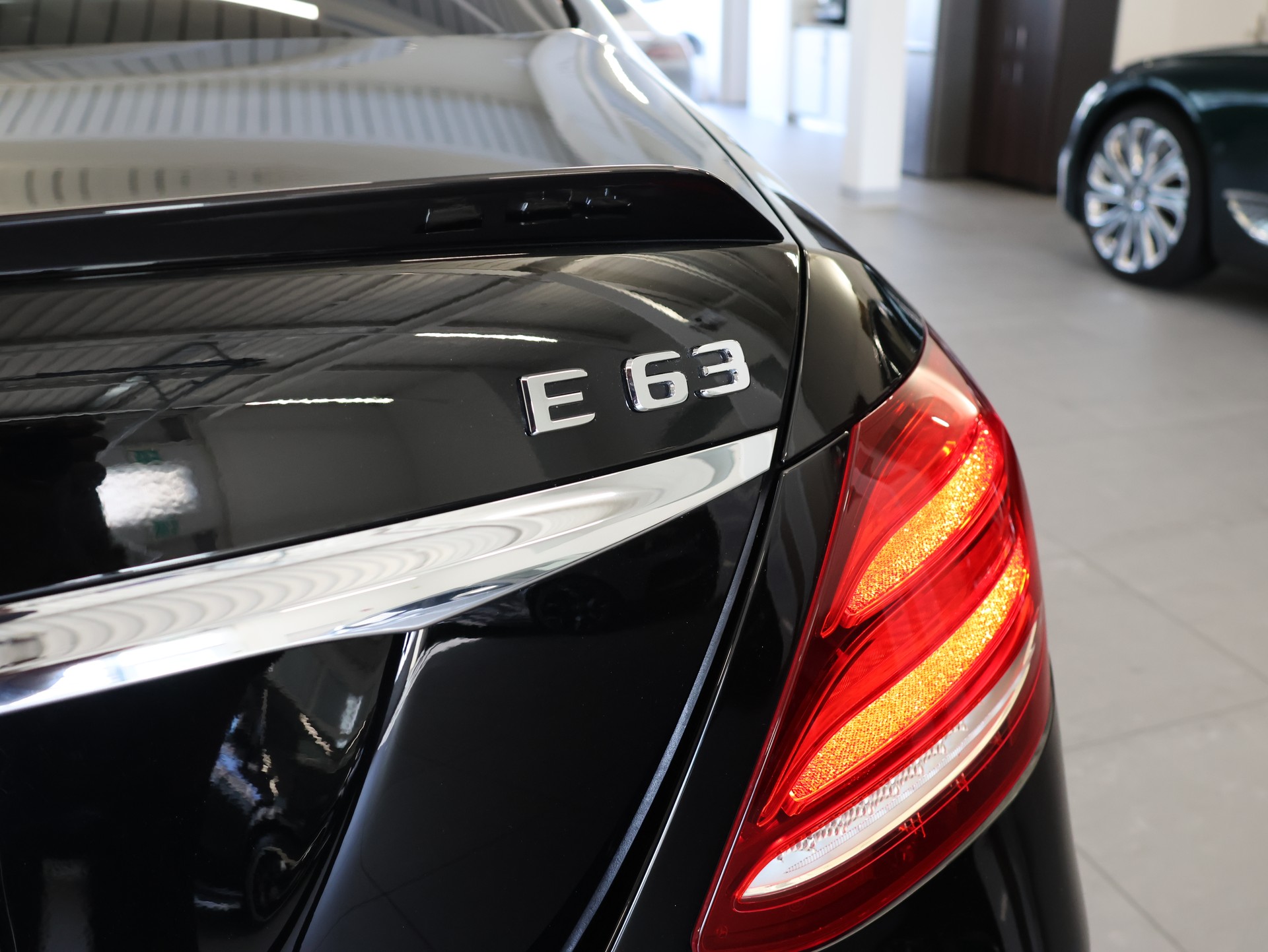 MERCEDES-BENZ E 63 AMG 4Matic Speedshift MCT-image-9