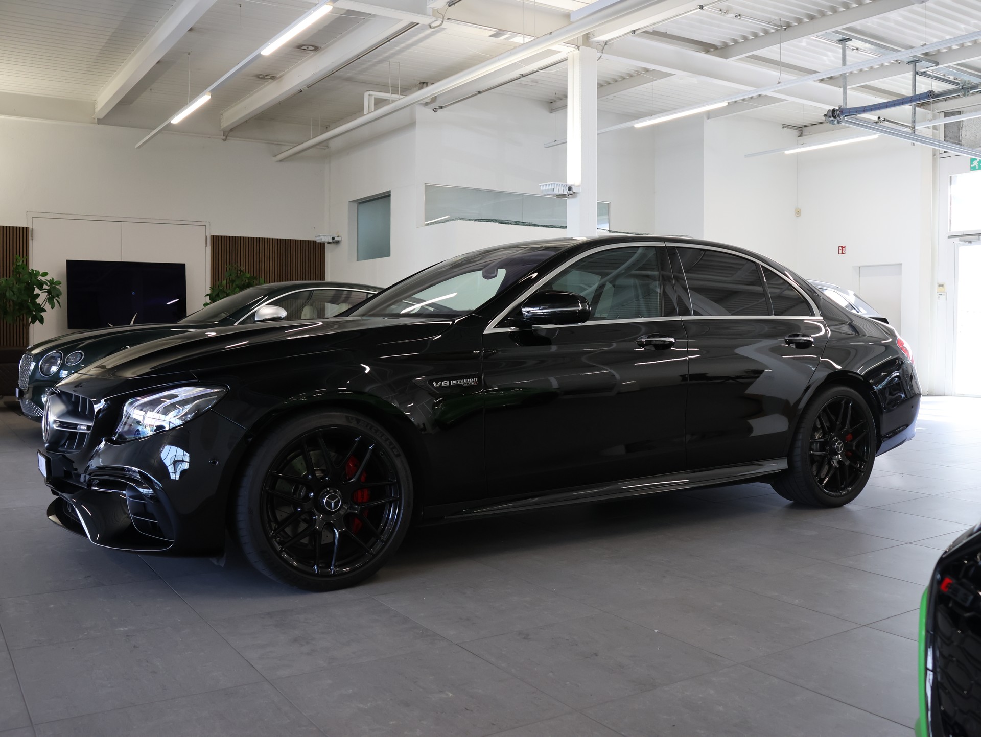 MERCEDES-BENZ E 63 AMG 4Matic Speedshift MCT-image-3
