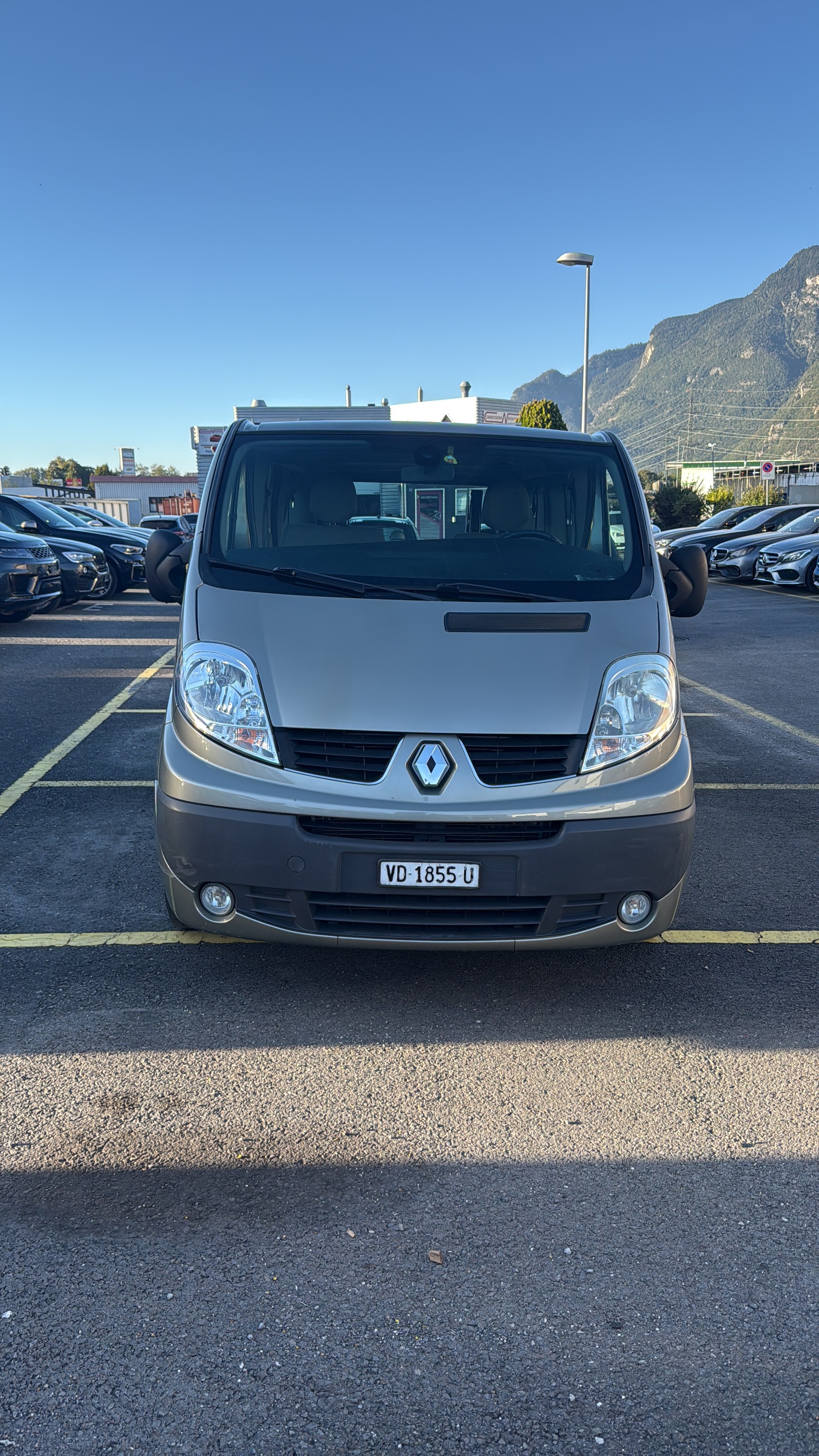 RENAULT TRAFIC-image-2