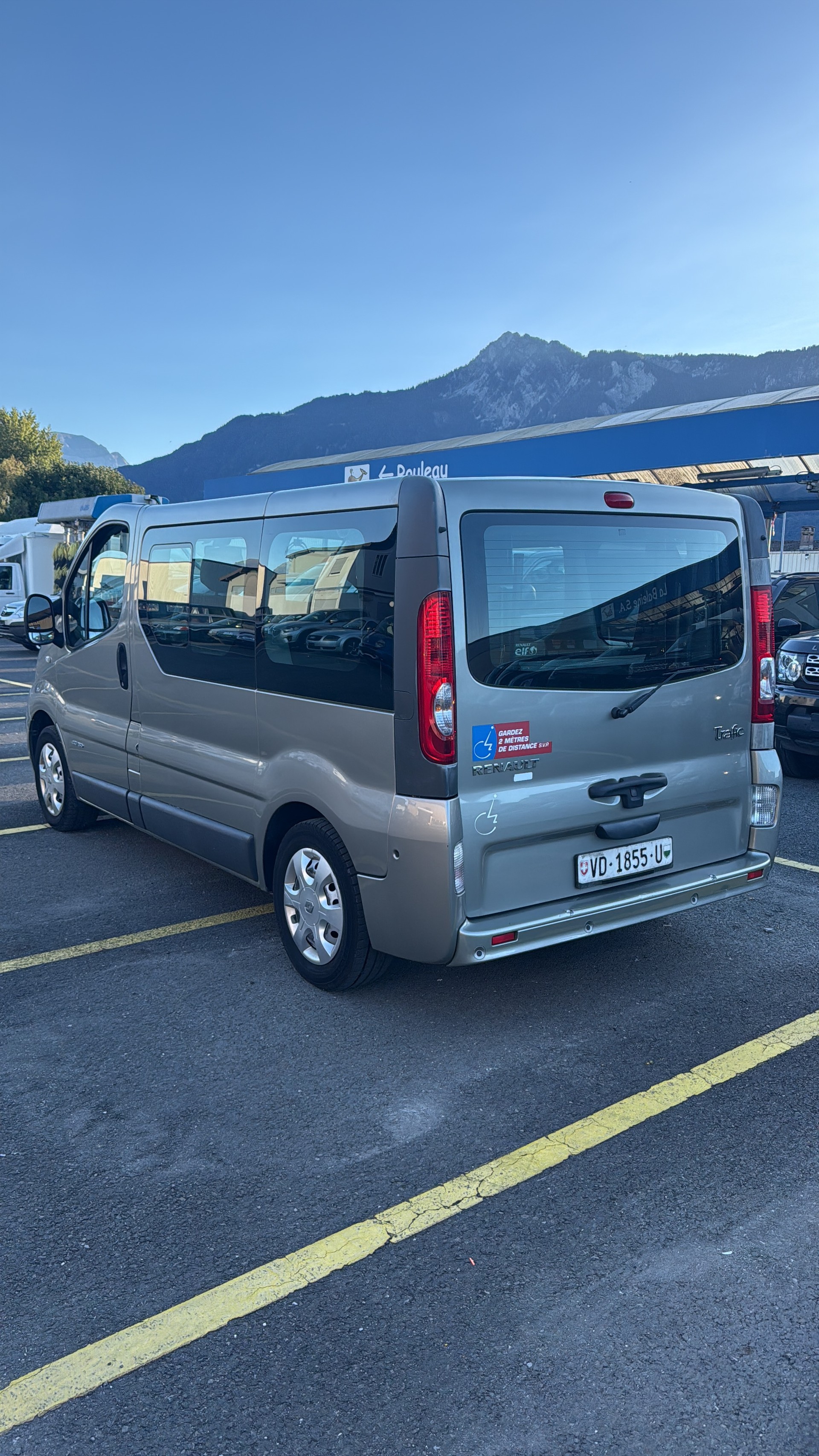 RENAULT TRAFIC-image-4