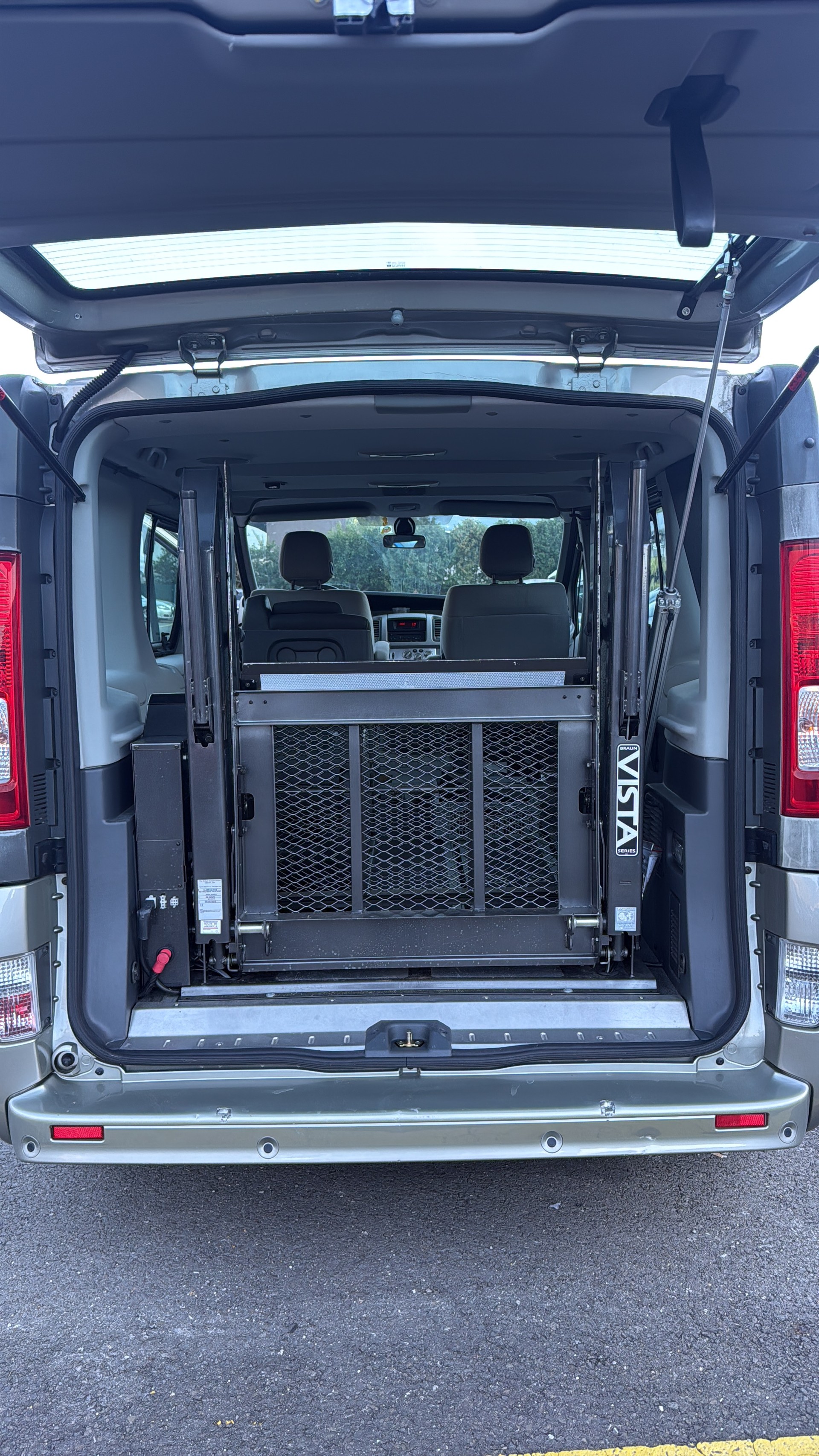 RENAULT TRAFIC-image-6