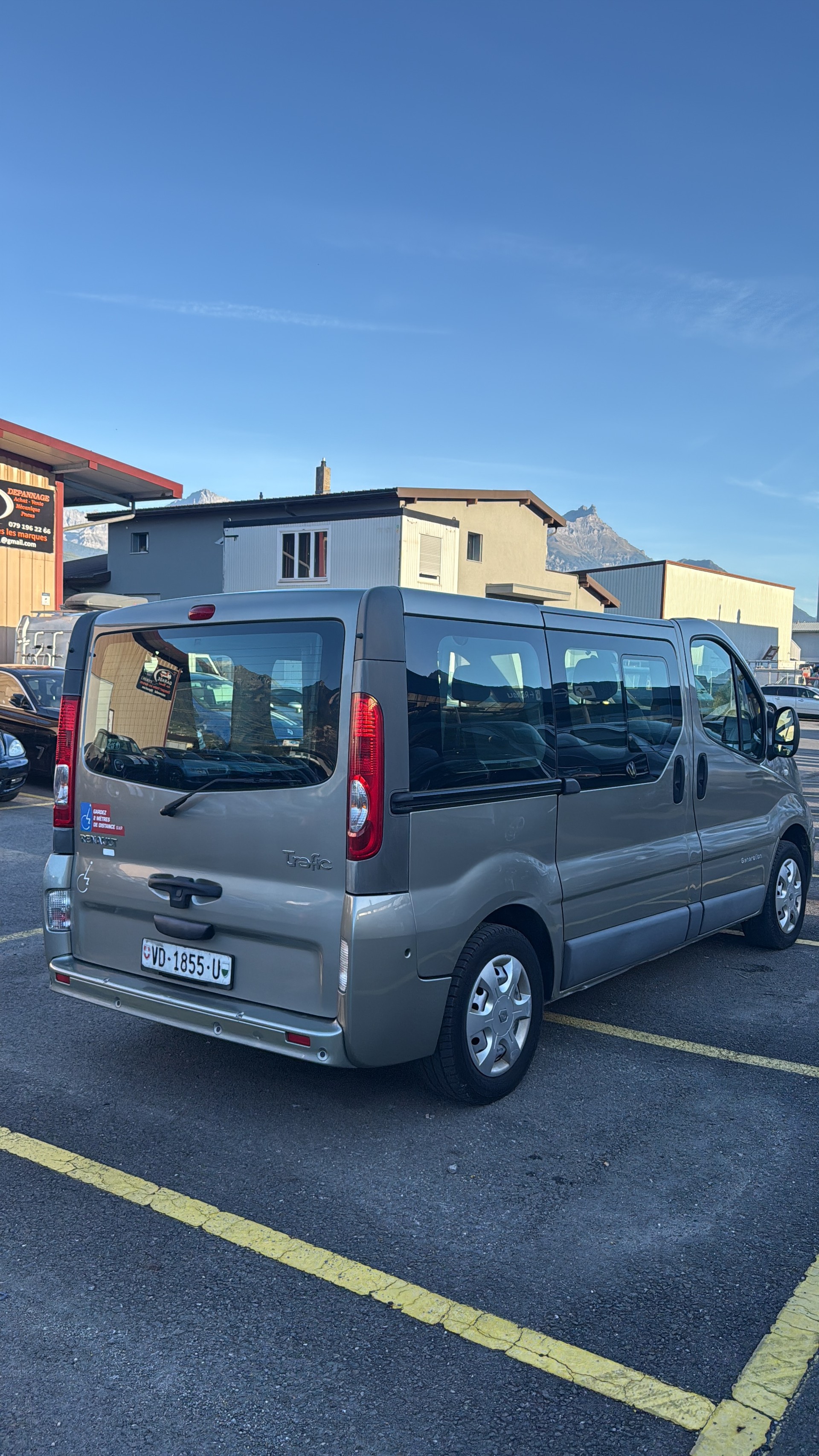 RENAULT TRAFIC-image-3