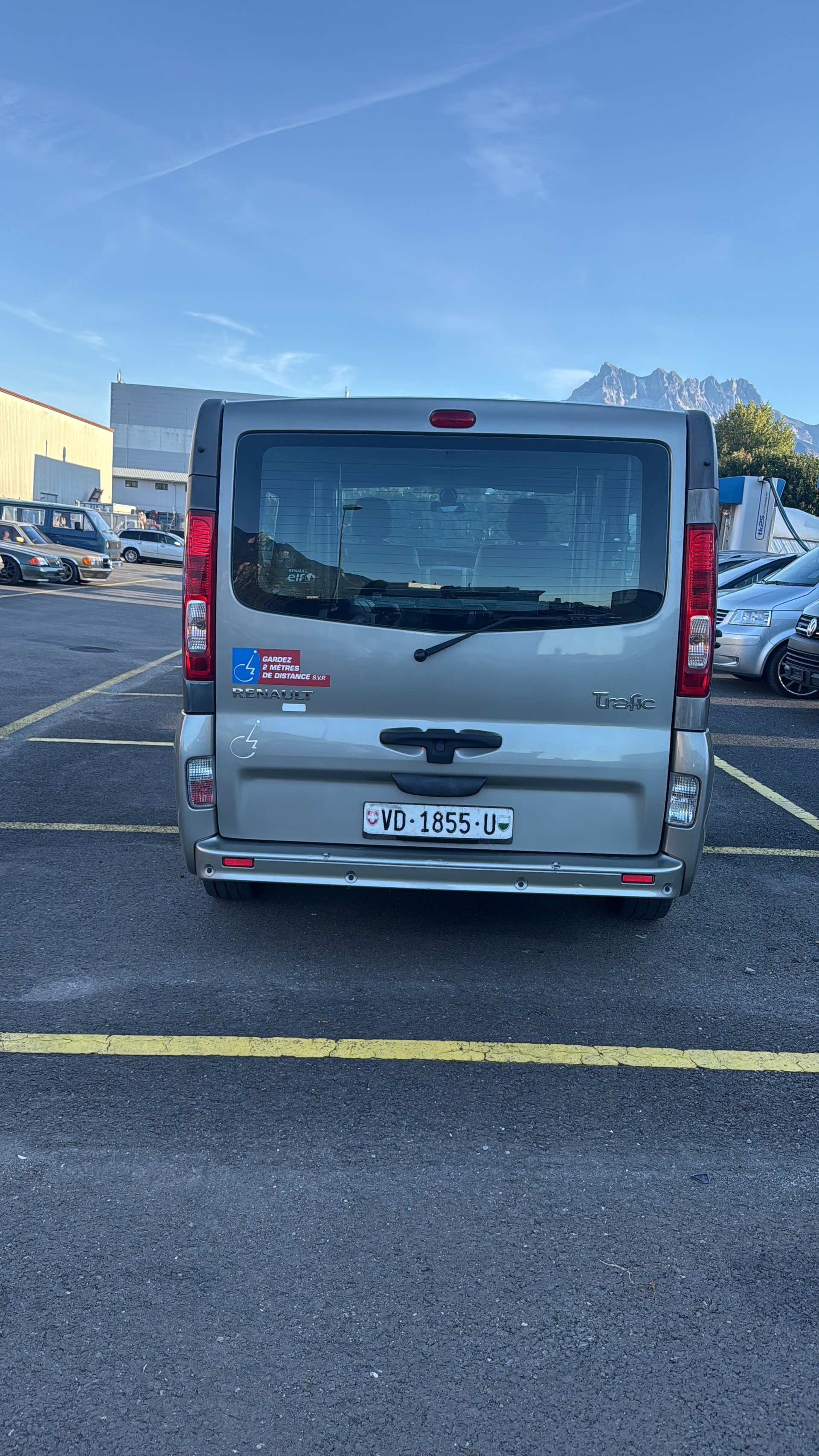 RENAULT TRAFIC-image-5