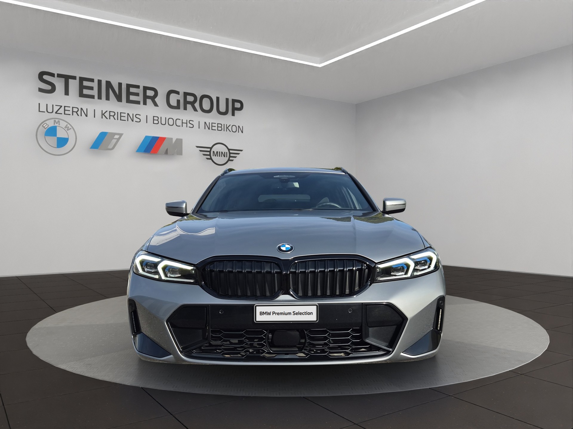 BMW 320d xDrive 48V Touring Steptronic M Sport-image-1