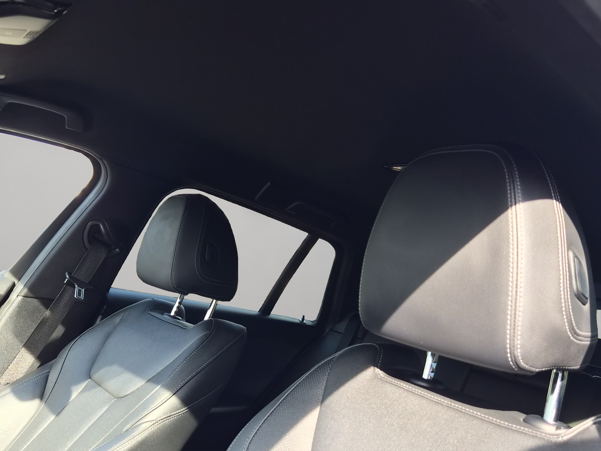 BMW 320d xDrive 48V Touring Steptronic M Sport-image-12