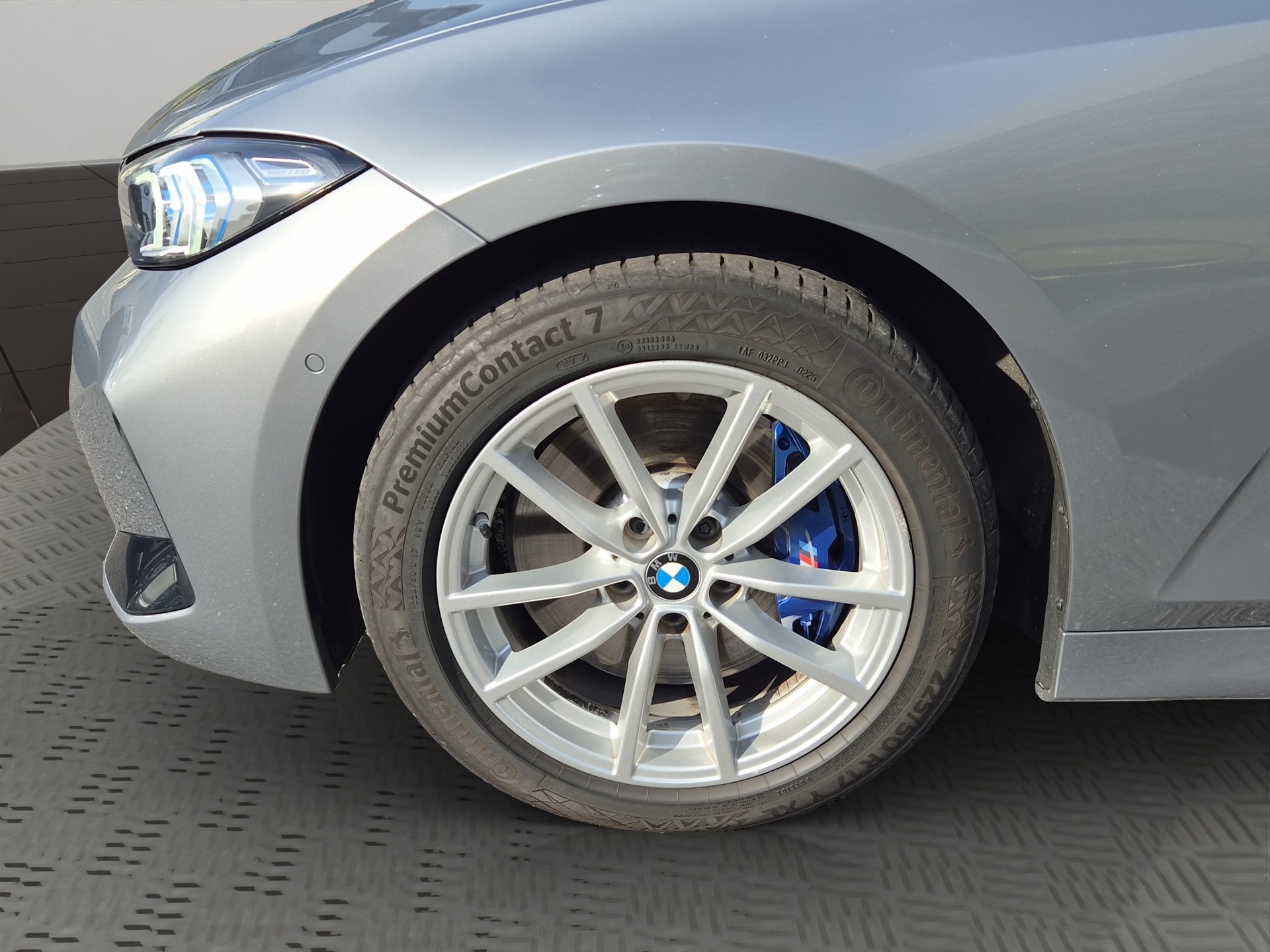 BMW 320d xDrive 48V Touring Steptronic M Sport-image-8
