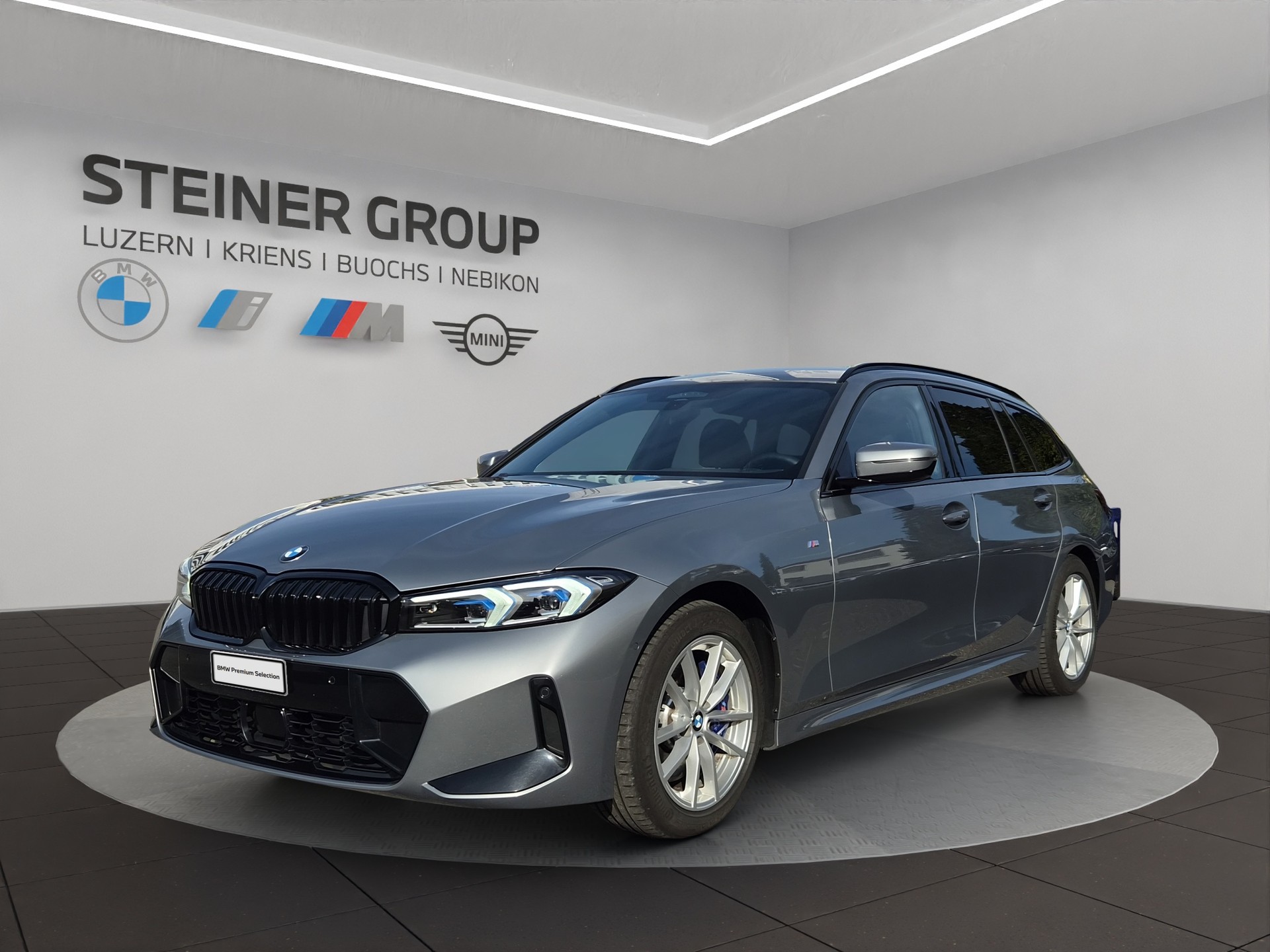 BMW 320d xDrive 48V Touring Steptronic M Sport-image-0