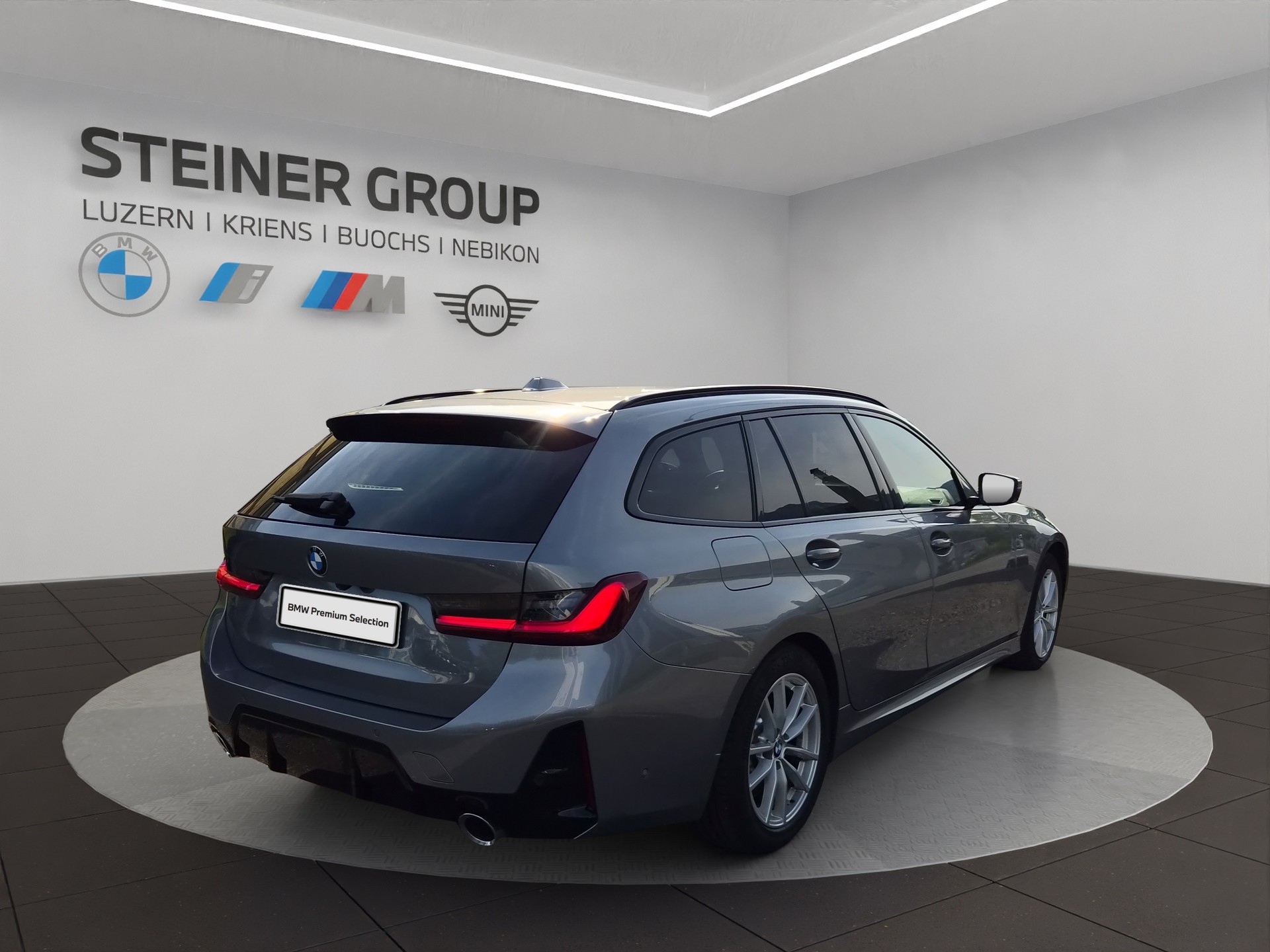 BMW 320d xDrive 48V Touring Steptronic M Sport-image-4