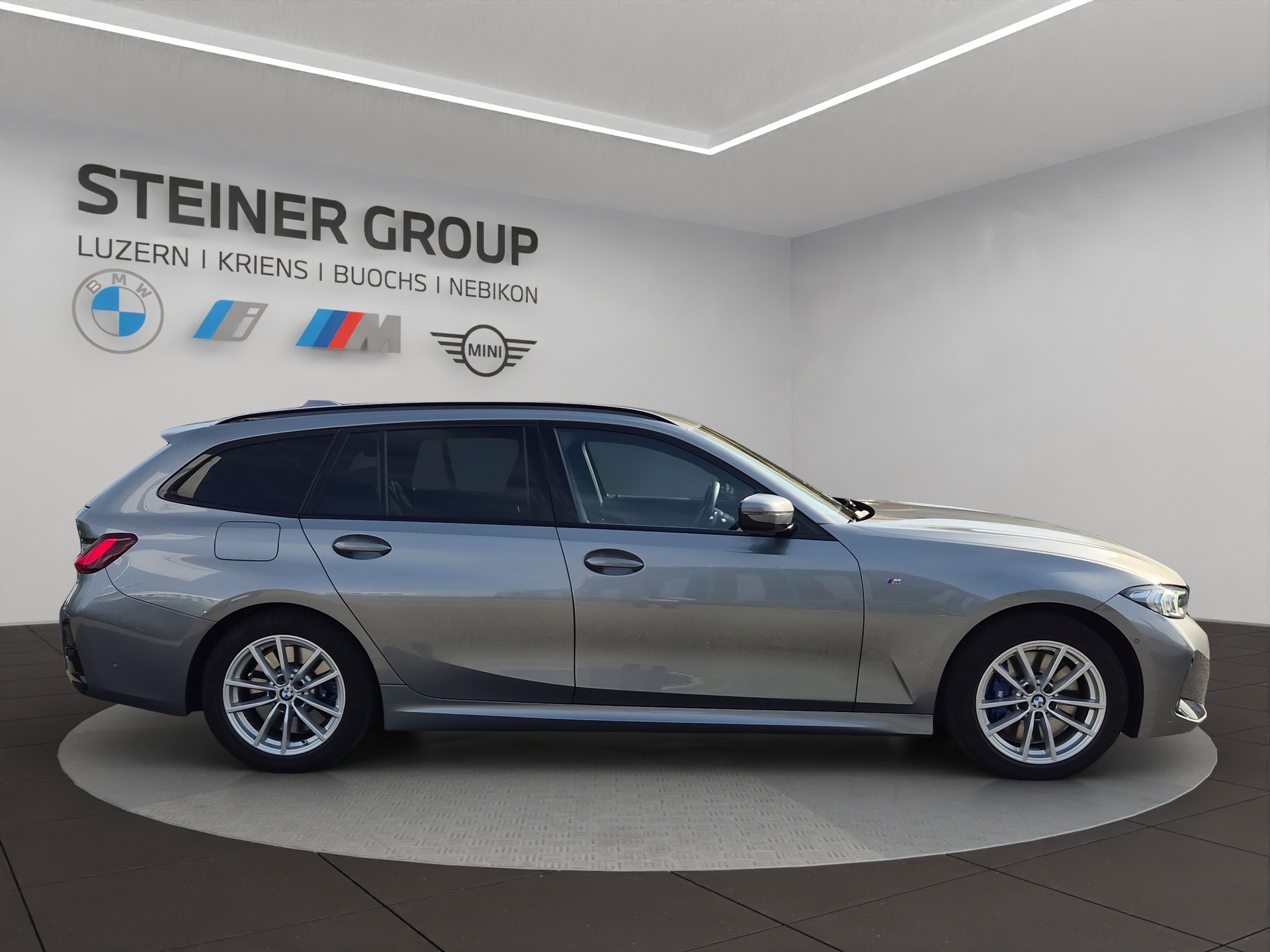 BMW 320d xDrive 48V Touring Steptronic M Sport-image-3