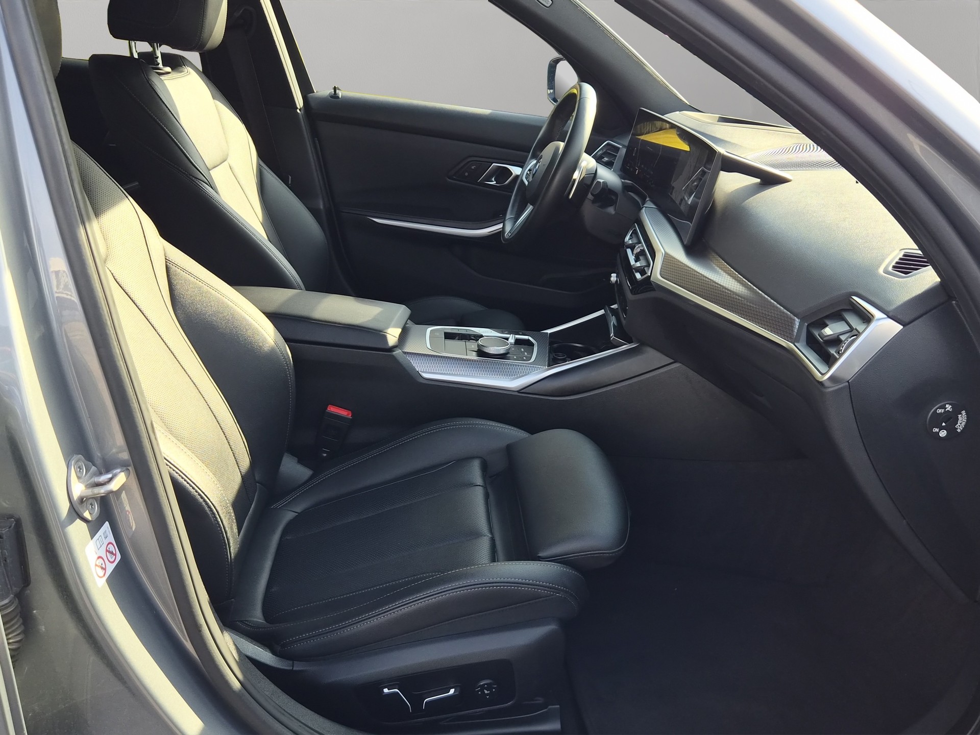 BMW 320d xDrive 48V Touring Steptronic M Sport-image-19