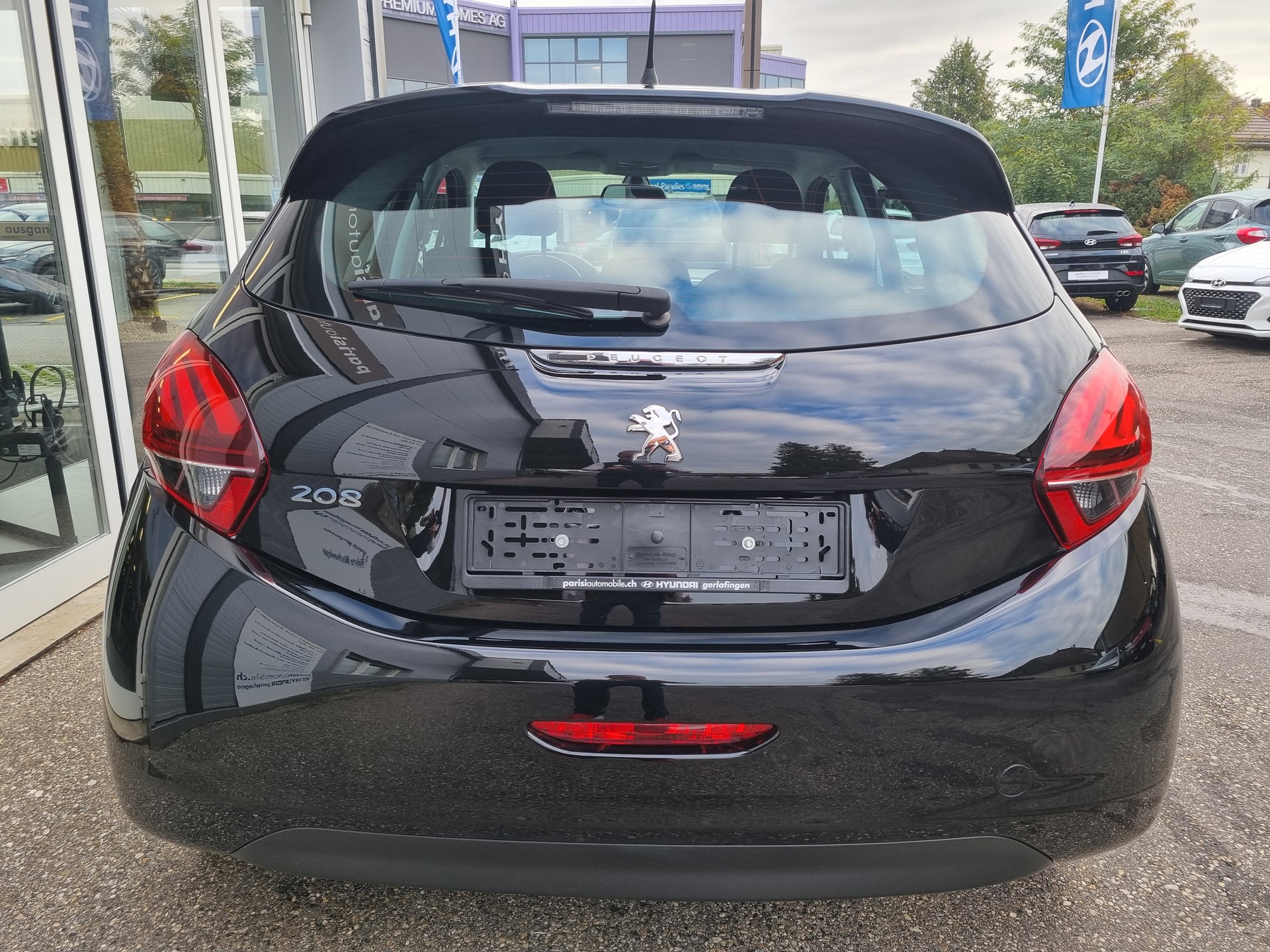 PEUGEOT 208 1.2 e-VTI Style EGS5-image-5