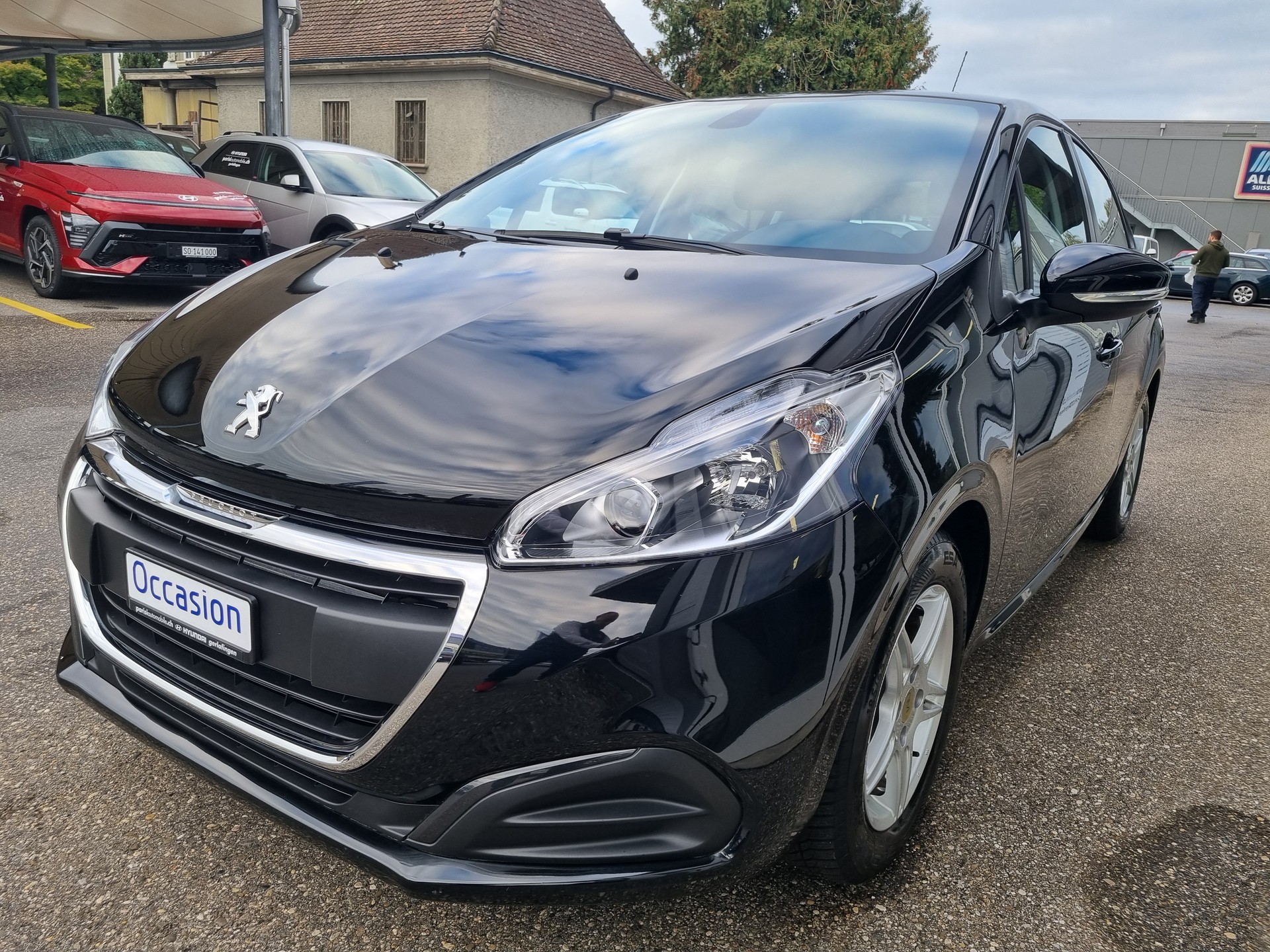 PEUGEOT 208 1.2 e-VTI Style EGS5-image-2