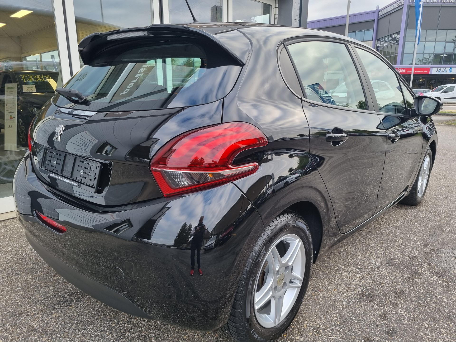 PEUGEOT 208 1.2 e-VTI Style EGS5-image-4