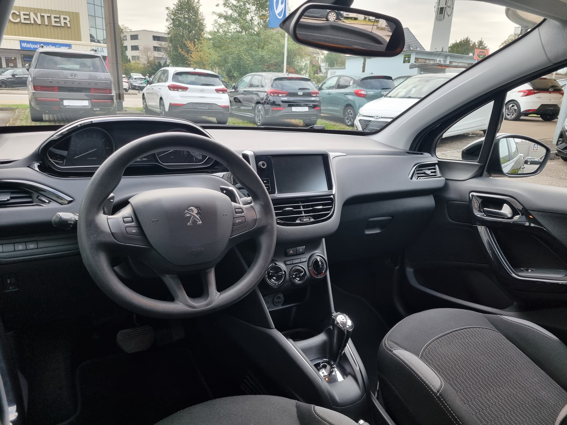 PEUGEOT 208 1.2 e-VTI Style EGS5-image-9