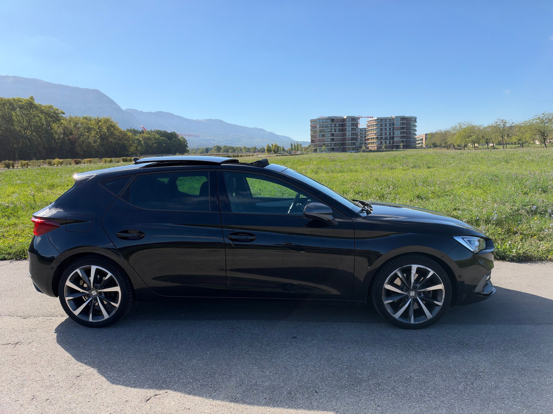 SEAT LEON-image-1